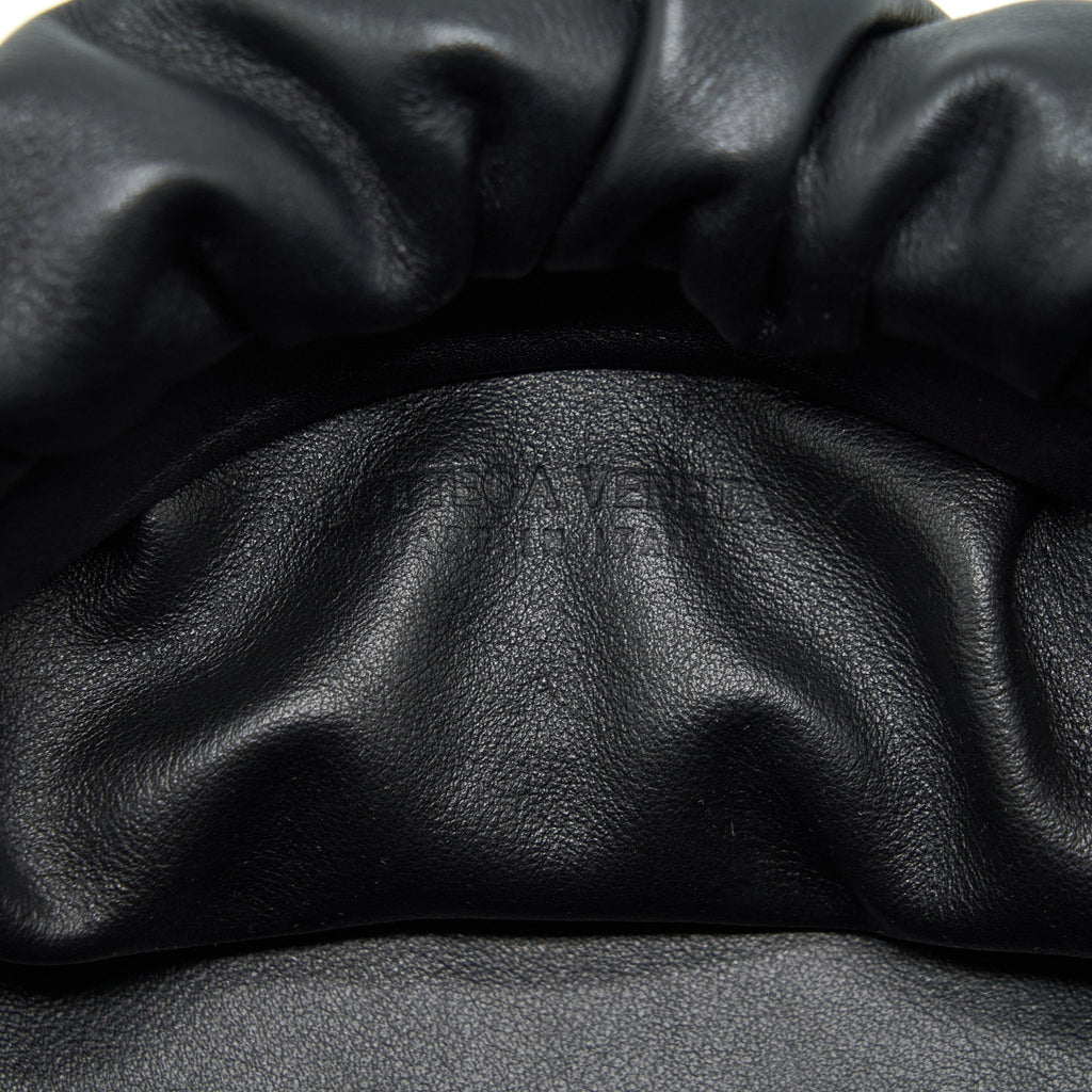 bottega-veneta-chain-pouch-calfskin-black-ghw