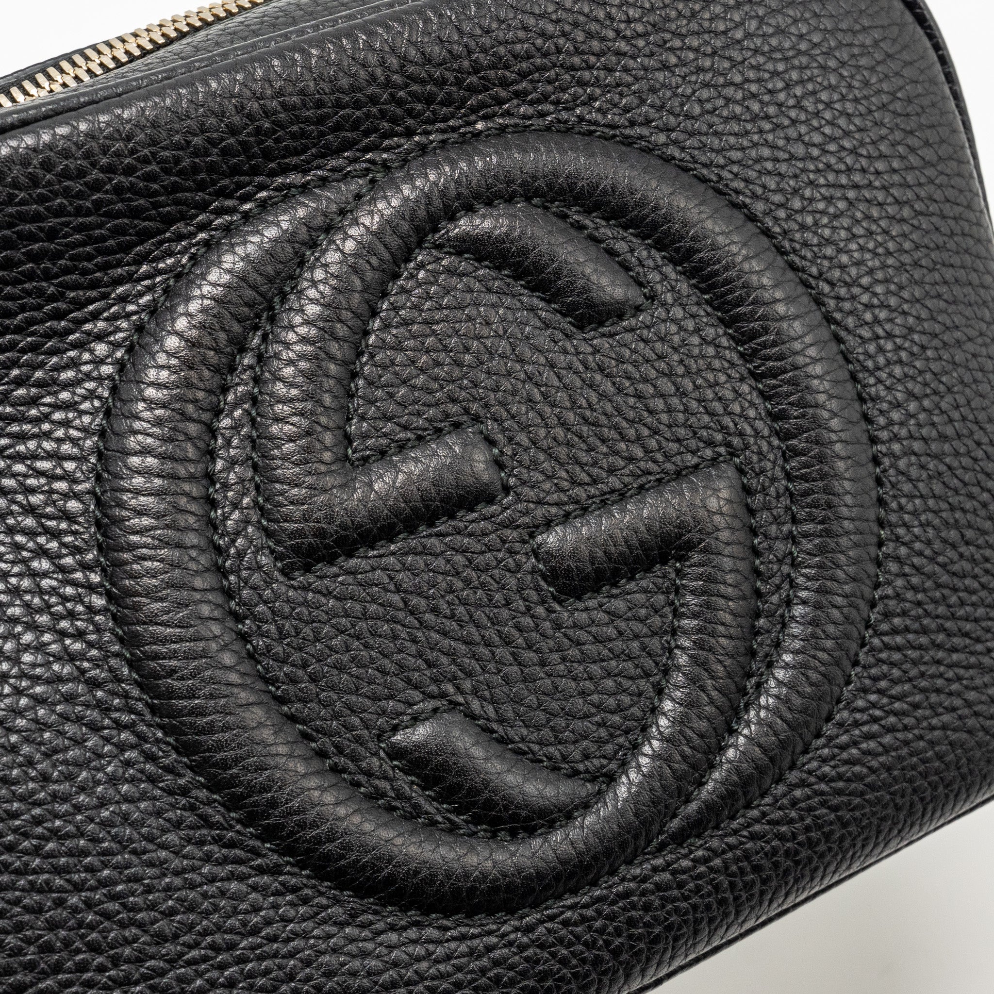 gucci-soho-disco-camera-crossbody-bag-calfskin-black-lghw-1