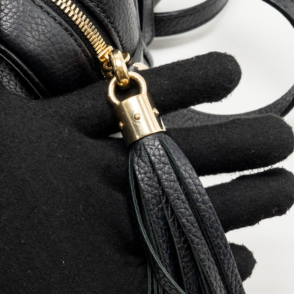 gucci-soho-disco-camera-crossbody-bag-calfskin-black-lghw-1
