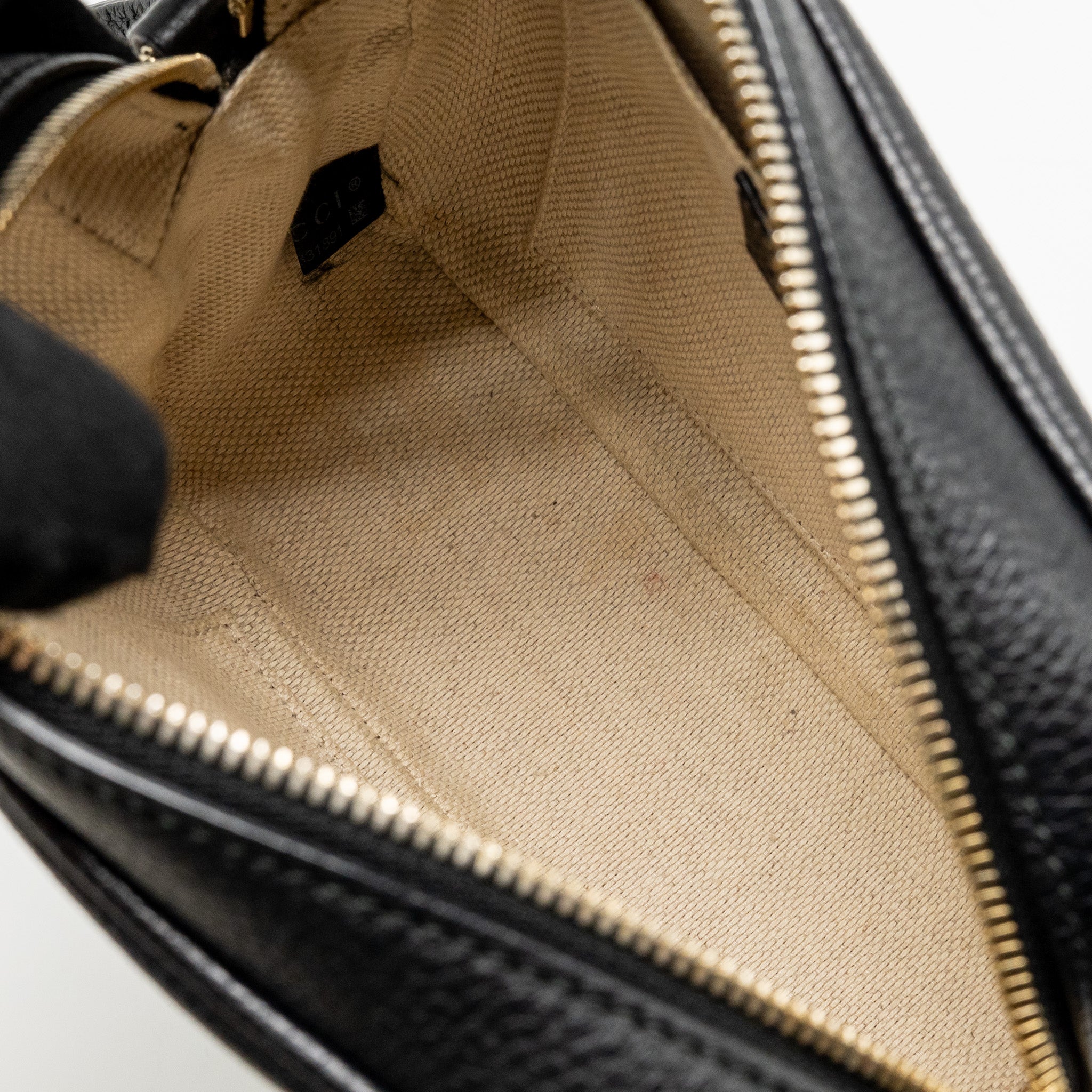 gucci-soho-disco-camera-crossbody-bag-calfskin-black-lghw-1
