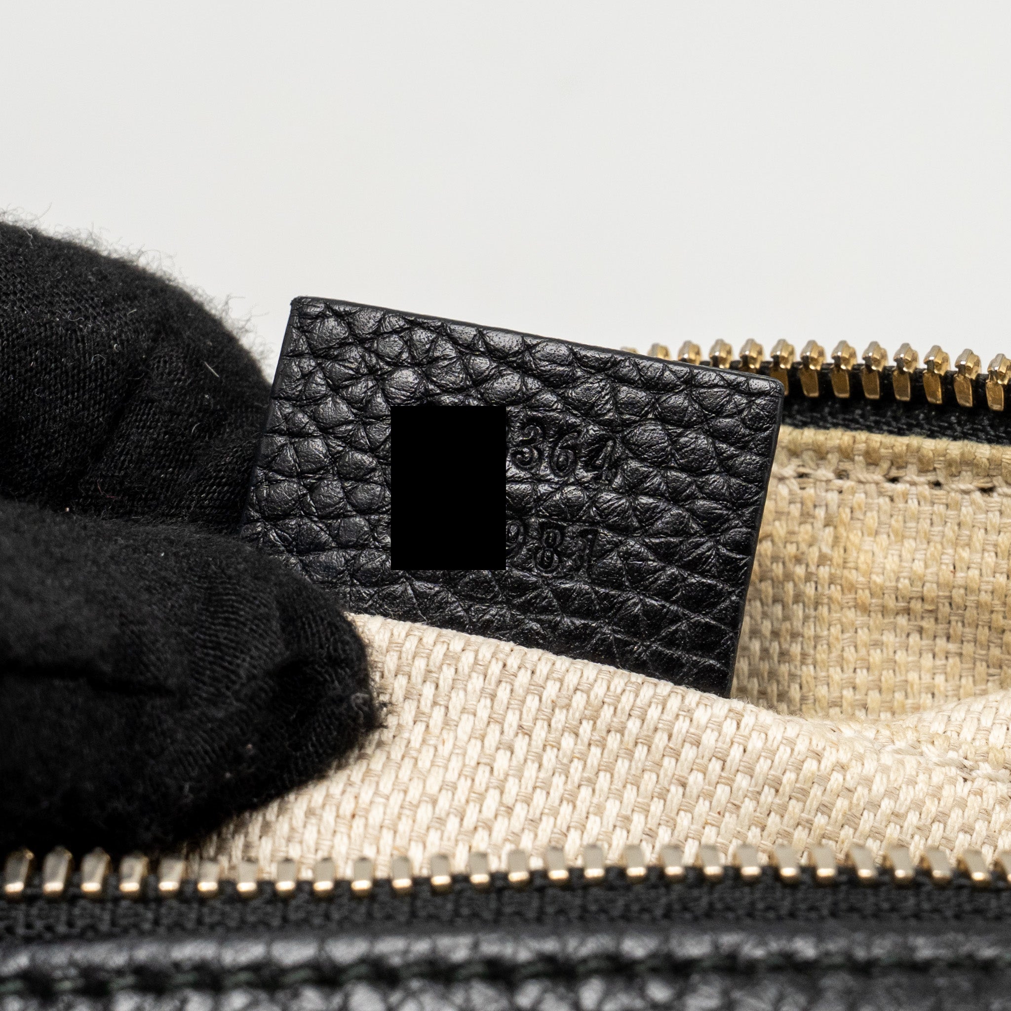 gucci-soho-disco-camera-crossbody-bag-calfskin-black-lghw-1