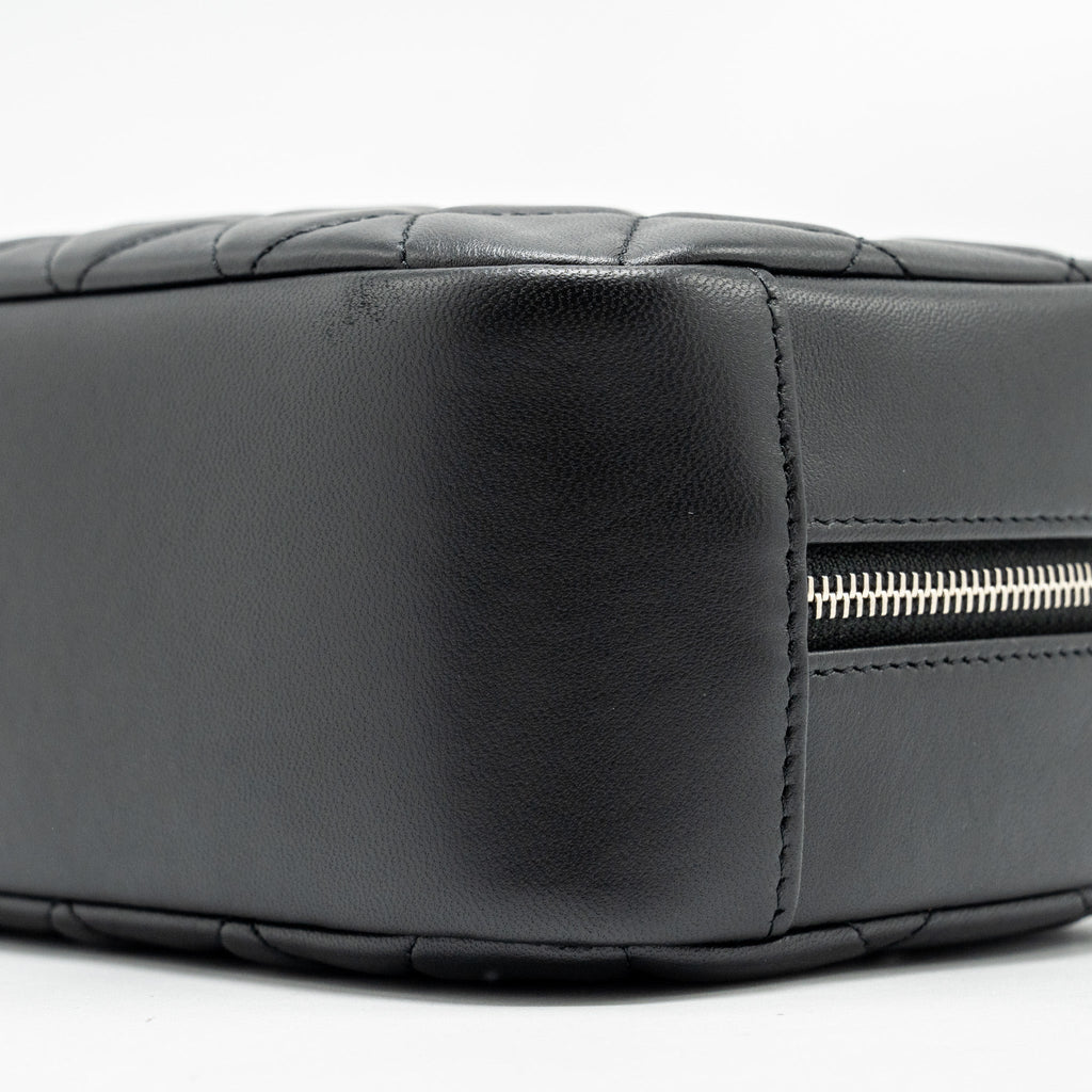 chanel-quilted-cosmetic-pouch-lambskin-black-shw