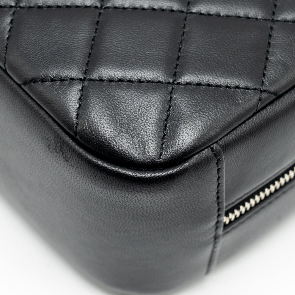chanel-quilted-cosmetic-pouch-lambskin-black-shw