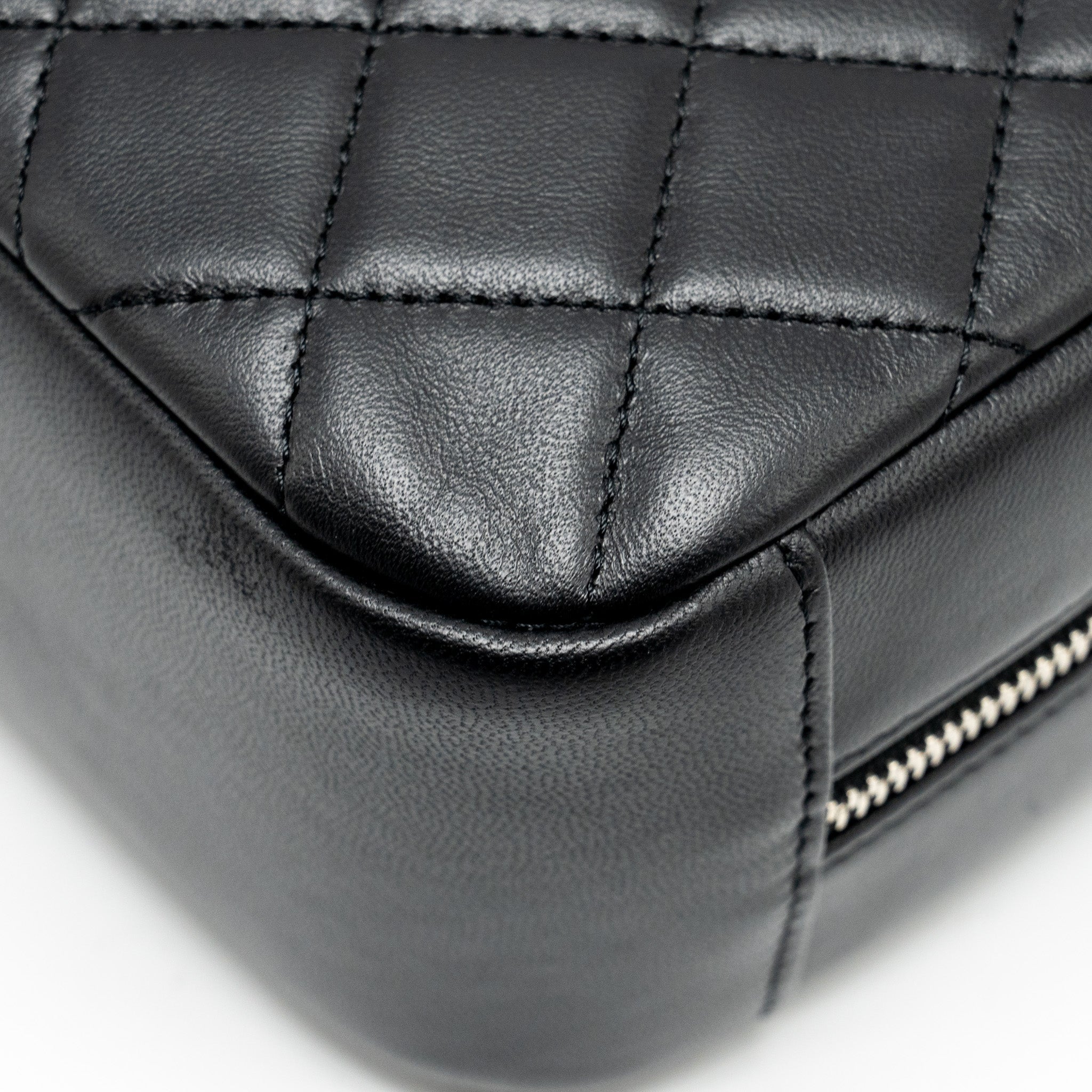chanel-quilted-cosmetic-pouch-lambskin-black-shw