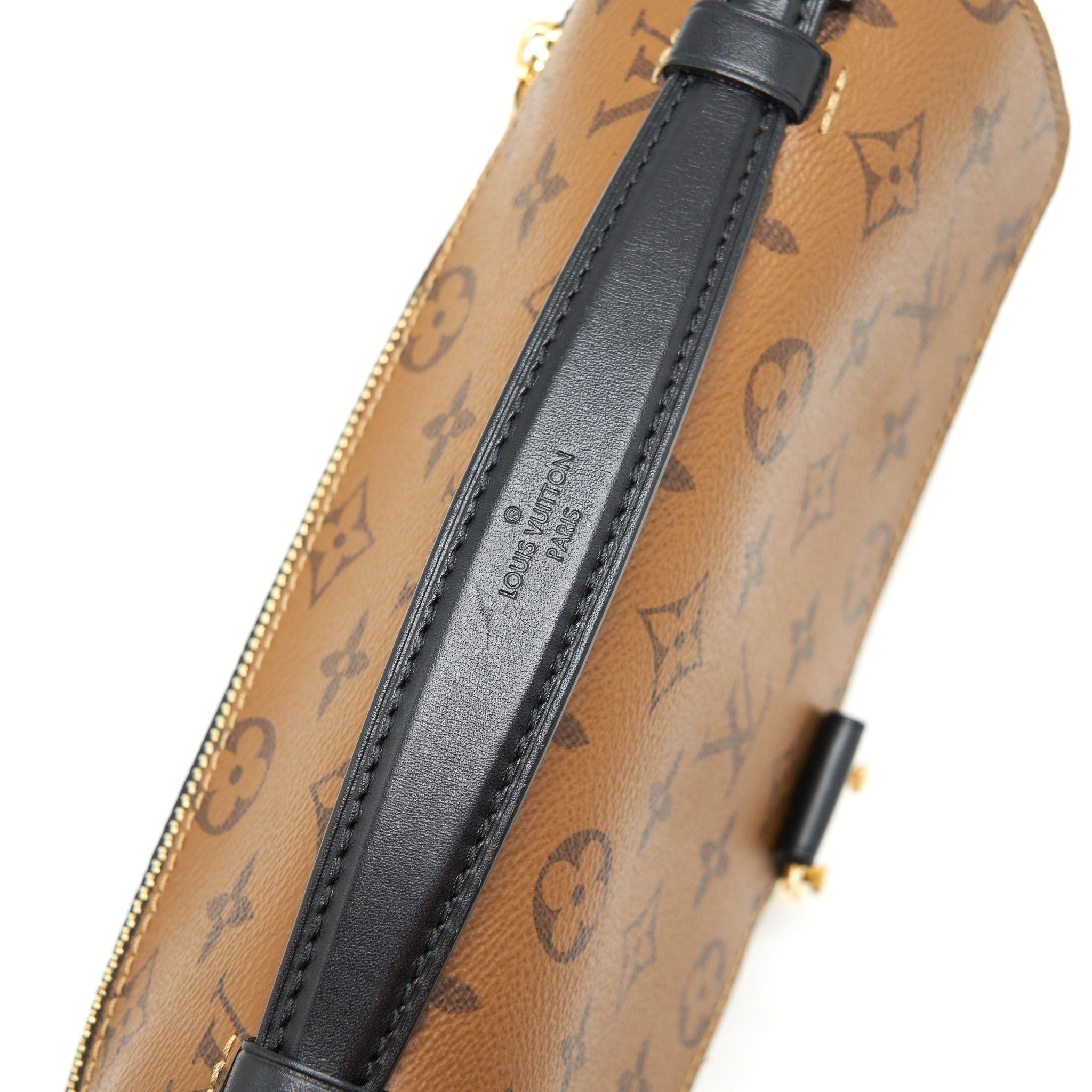 louis-vuitton-pochette-metis-monogram-canvas-2