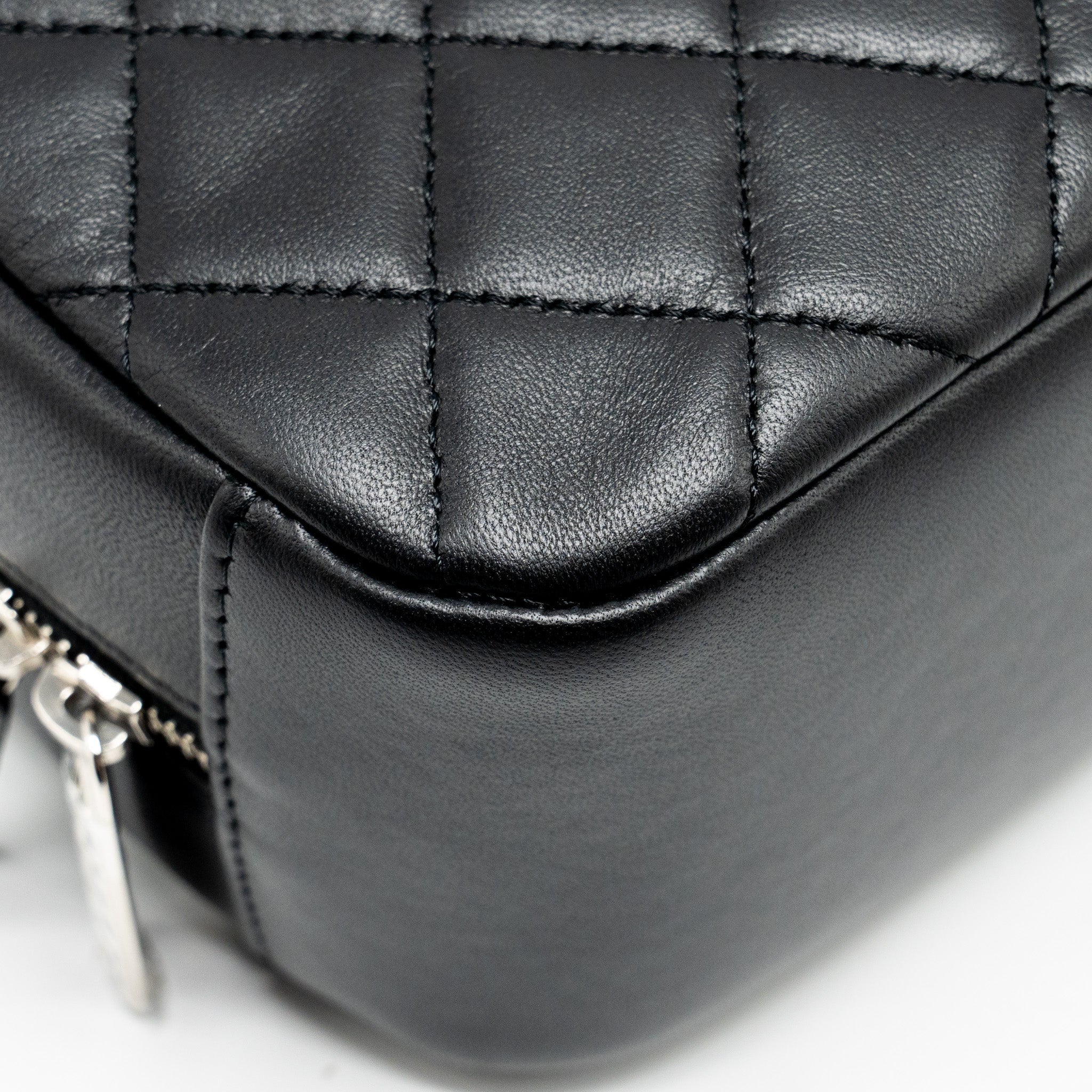 chanel-quilted-cosmetic-pouch-lambskin-black-shw