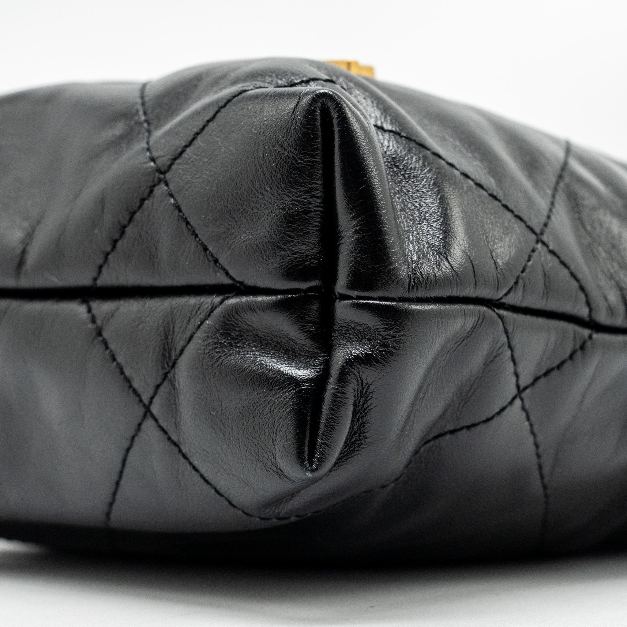 chanel-mini-22-bag-shiny-calfskin-black-ghwmicrochip-3