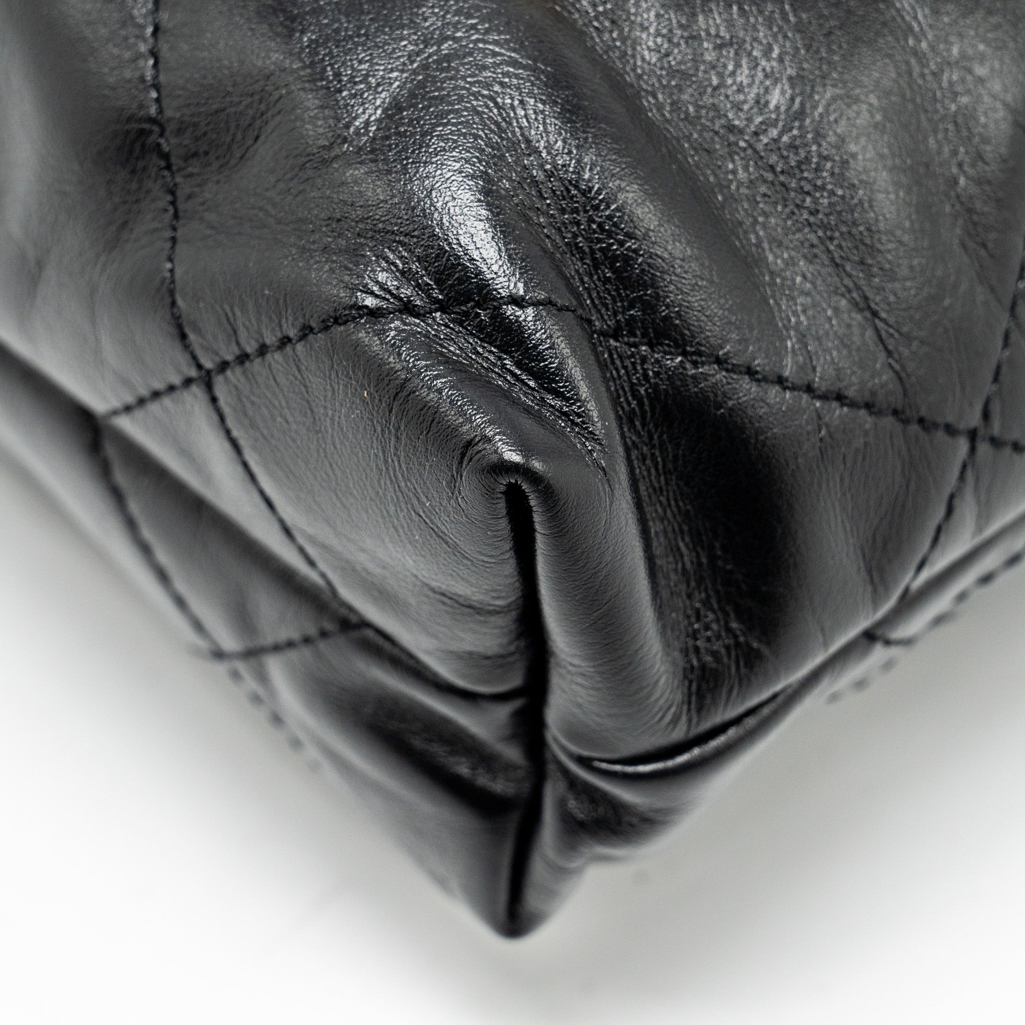 chanel-mini-22-bag-shiny-calfskin-black-ghwmicrochip-3