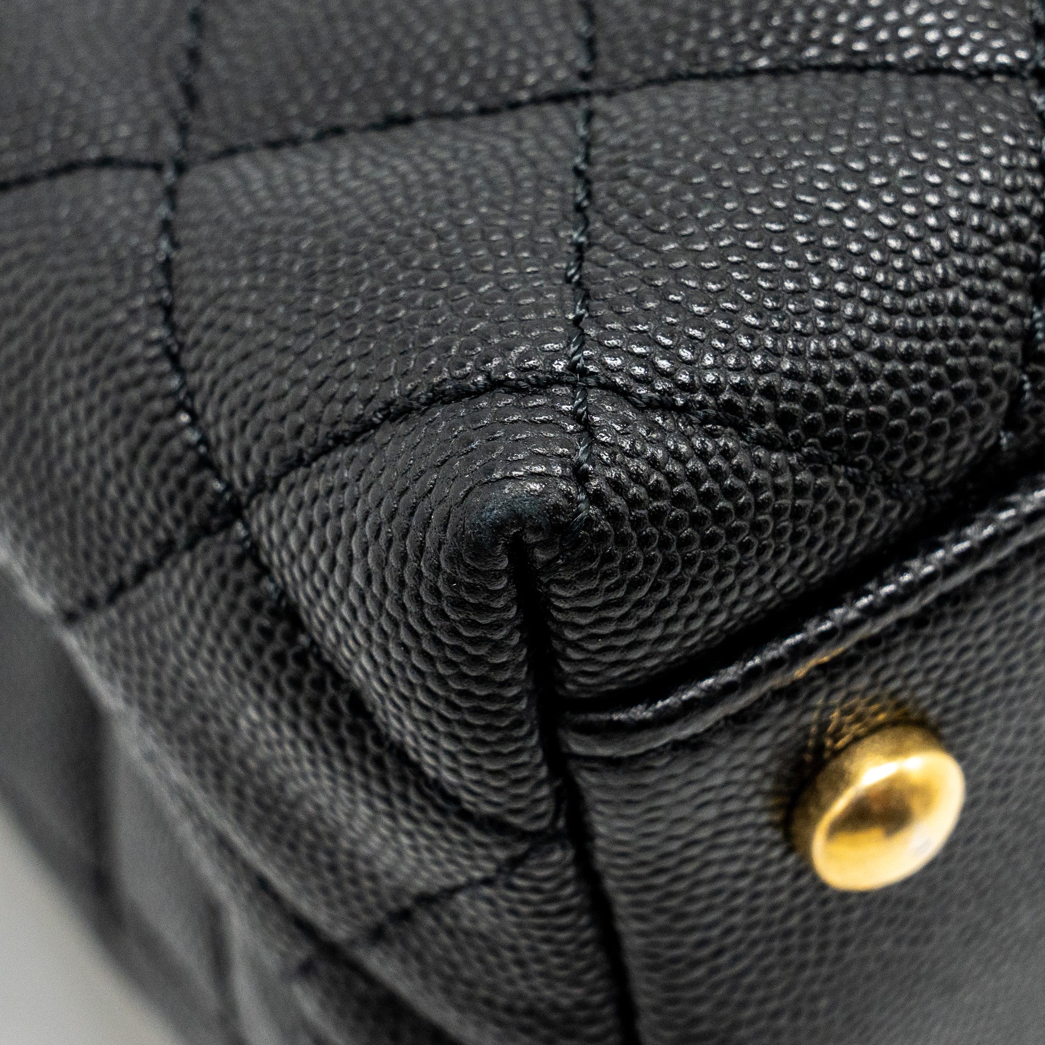 chanel-medium-coco-handle-limited-edition-caviar-black-ghw-microchip