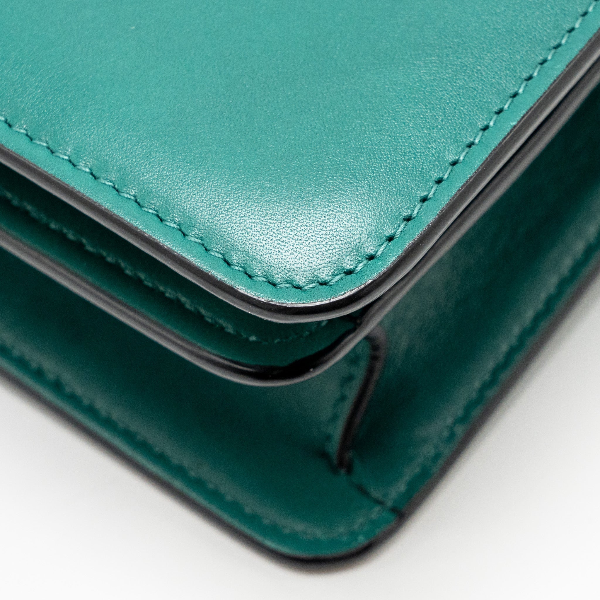 bvlgari-serpenti-forever-shoulder-bag-calfskin-green-lghw-2