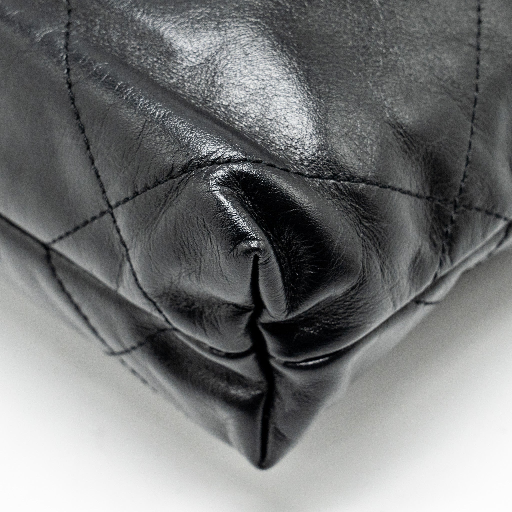 chanel-mini-22-bag-shiny-calfskin-black-ghwmicrochip-3