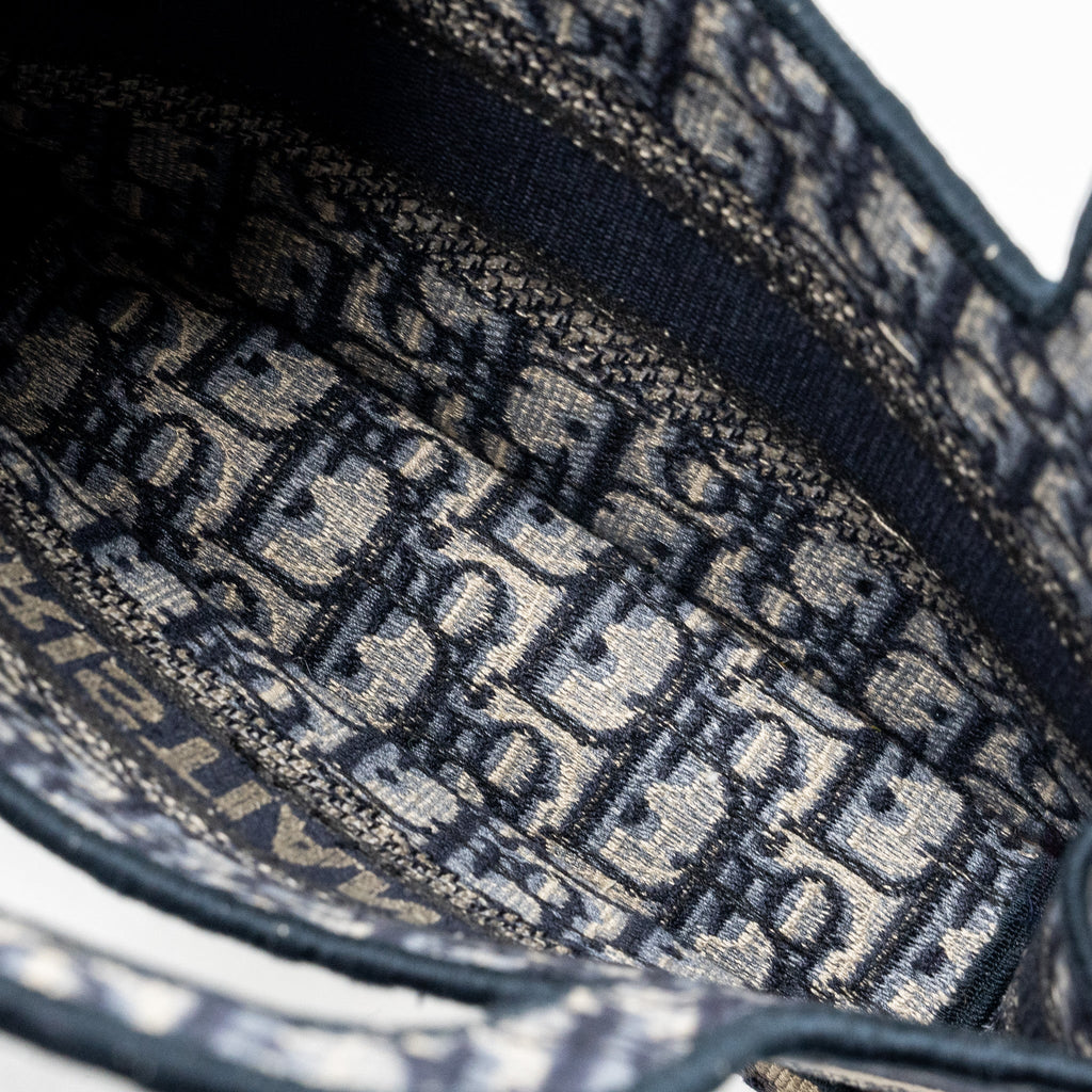 dior-mini-book-tote-blue-oblique-embroidery-3