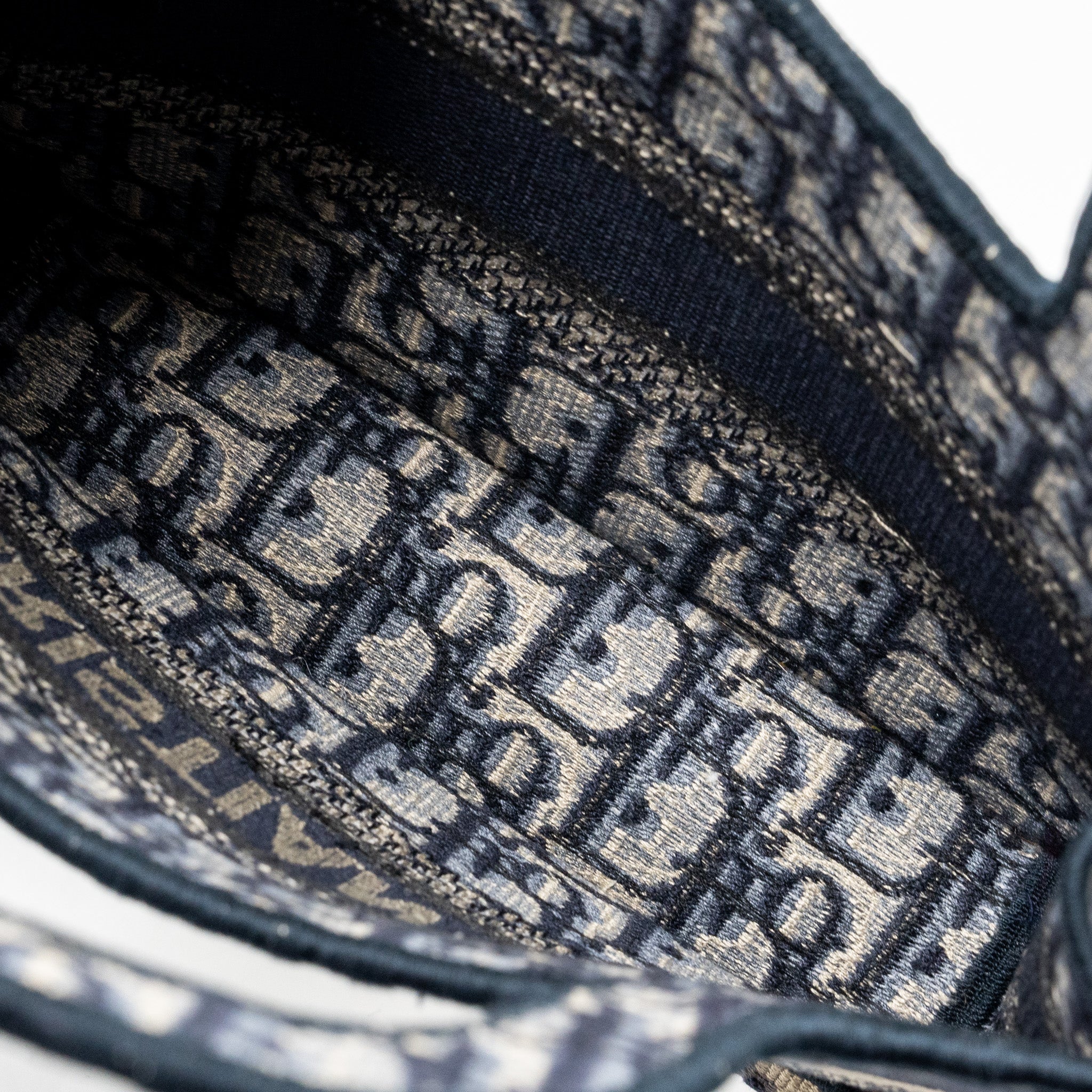 dior-mini-book-tote-blue-oblique-embroidery-3