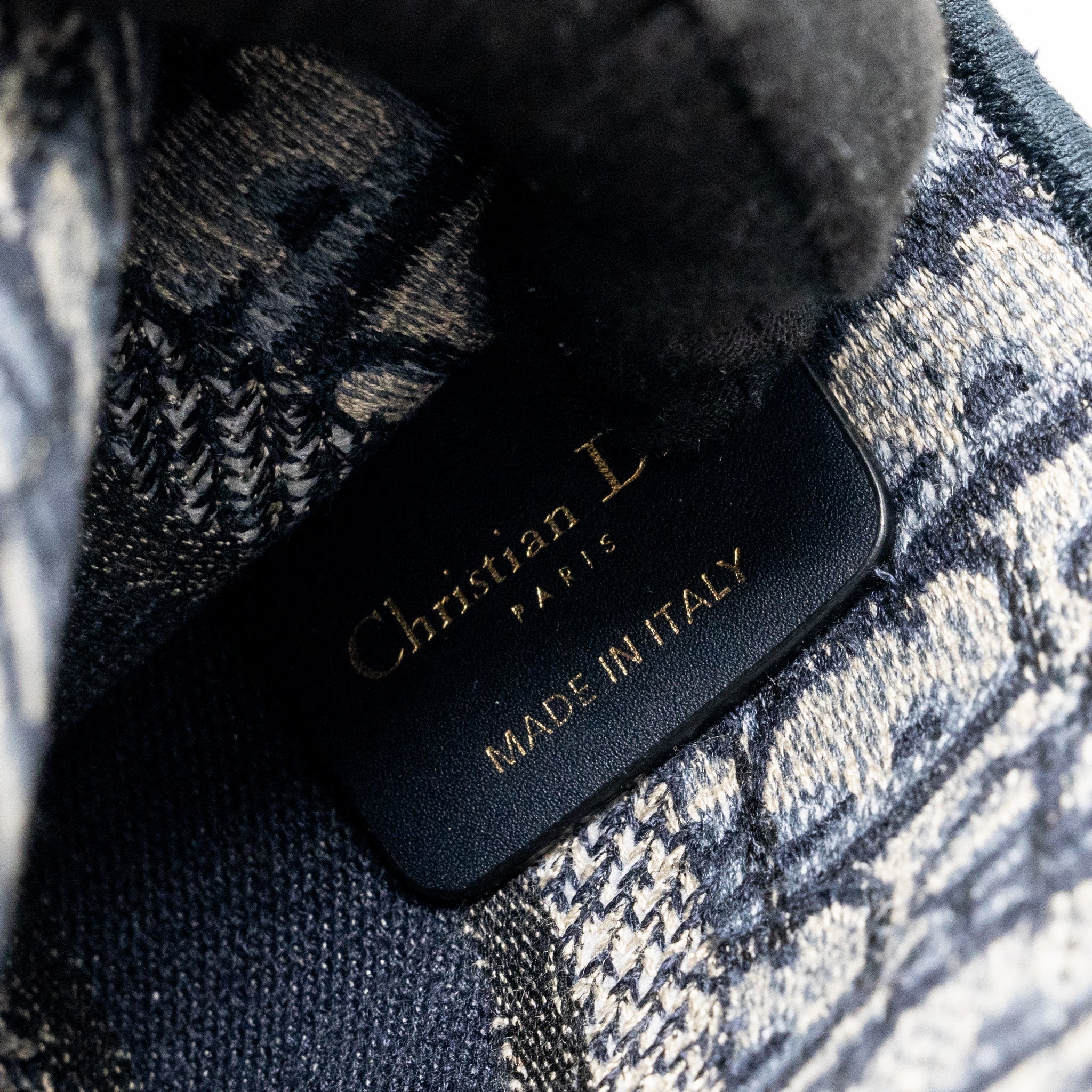dior-mini-book-tote-blue-oblique-embroidery-3