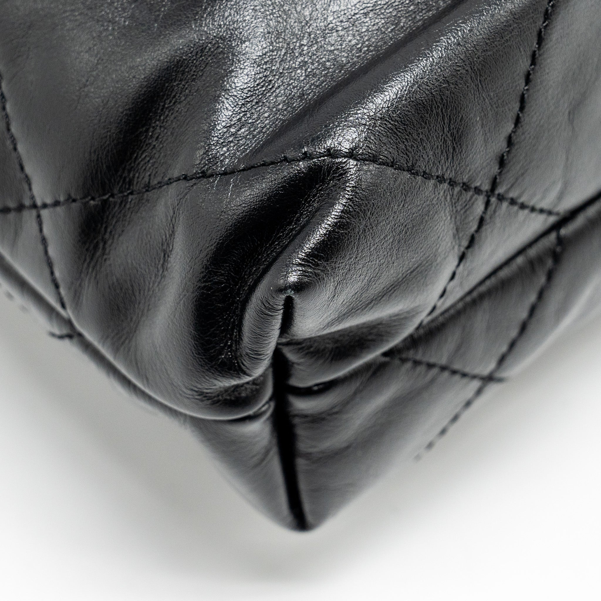 chanel-mini-22-bag-shiny-calfskin-black-ghwmicrochip-3