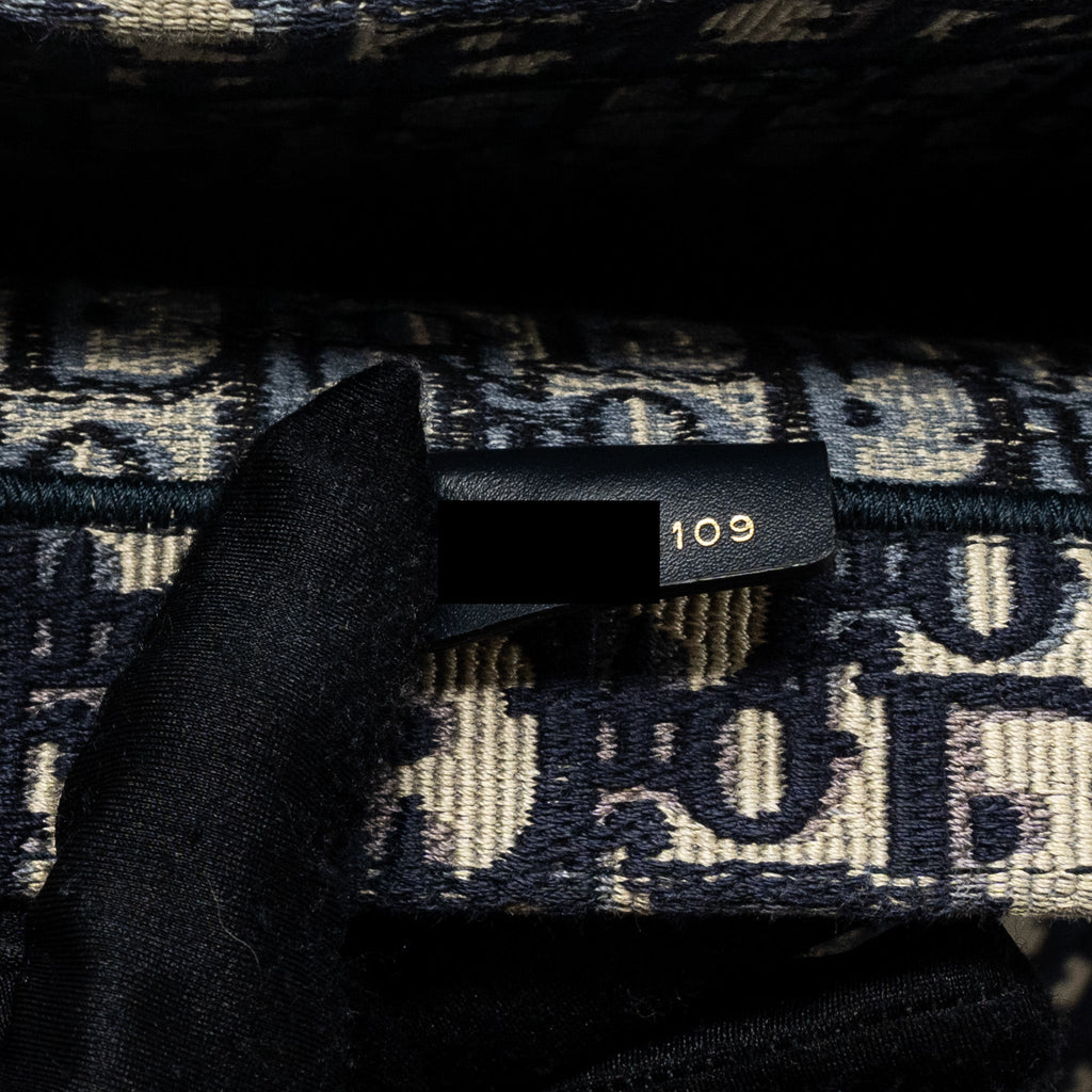 dior-large-book-tote-blue-dior-oblique-embroidery