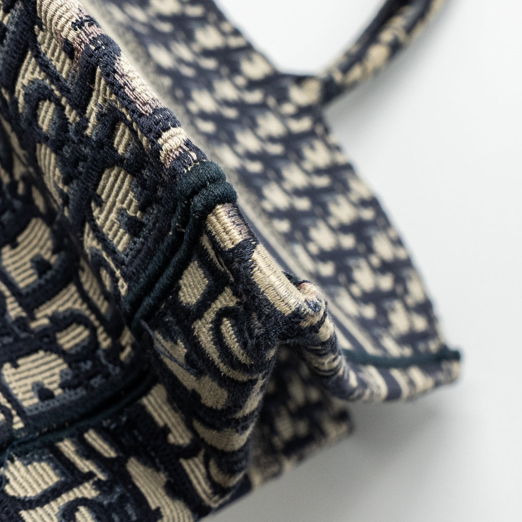 dior-large-book-tote-blue-dior-oblique-embroidery