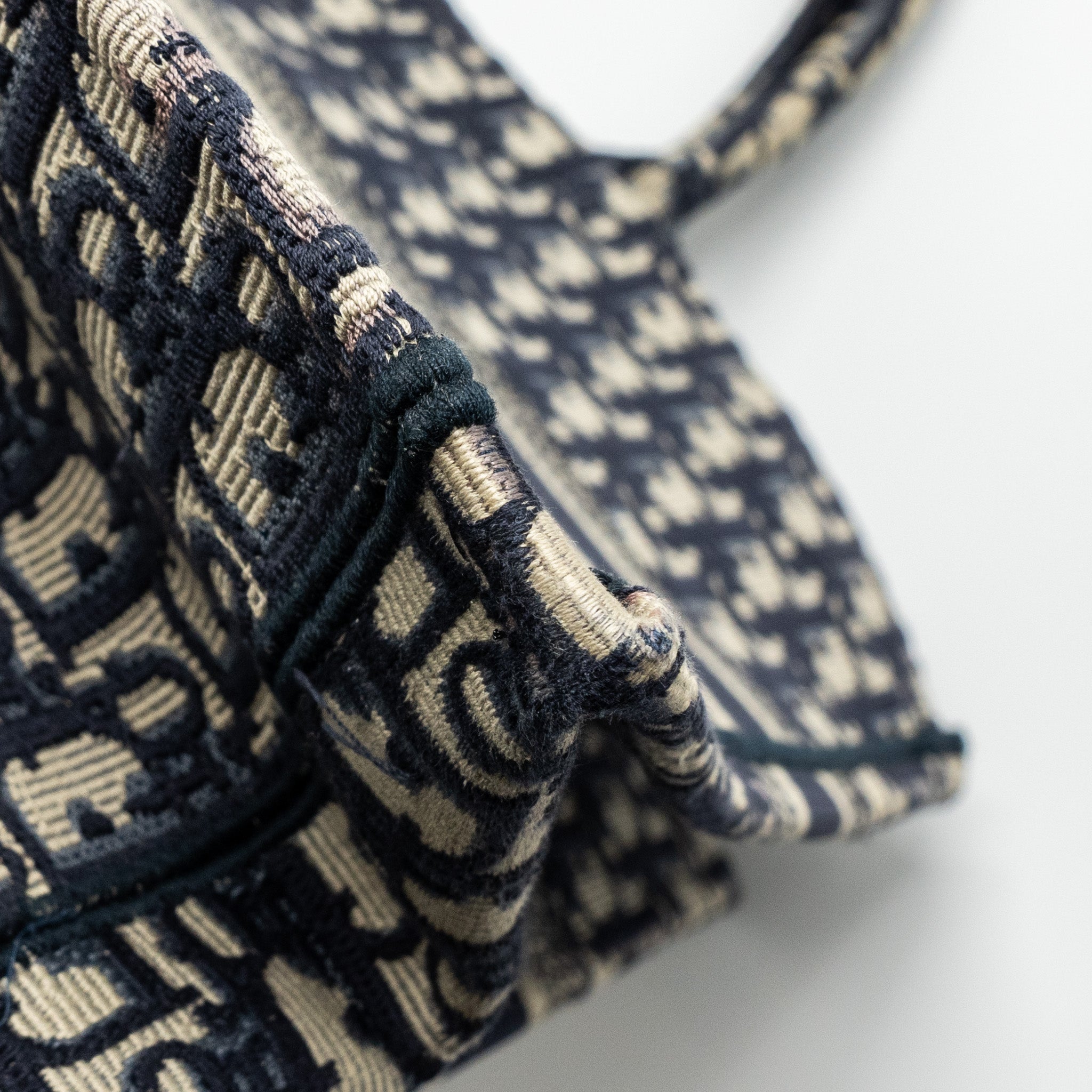 dior-large-book-tote-blue-dior-oblique-embroidery