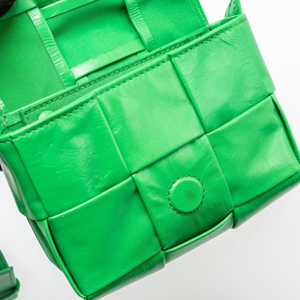bottega-veneta-intreccio-cassette-mini-bag-lambskin-green