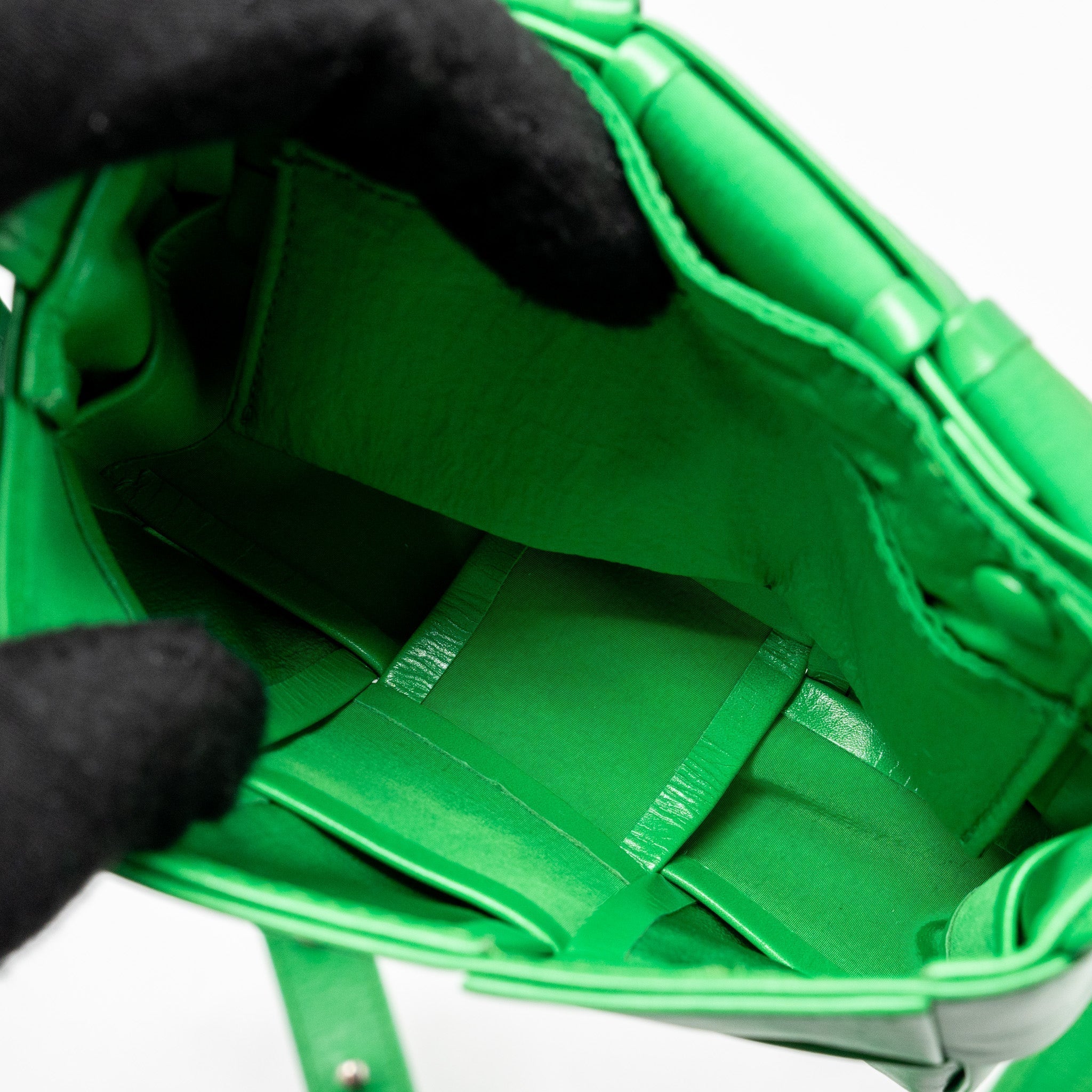 bottega-veneta-intreccio-cassette-mini-bag-lambskin-green
