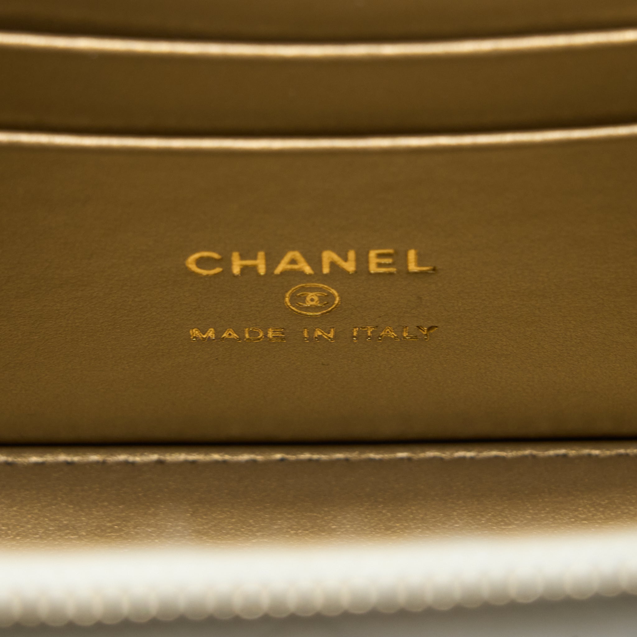 chanel-pearl-crush-long-vanity-lambskin-white-brushed-ghw-microchip