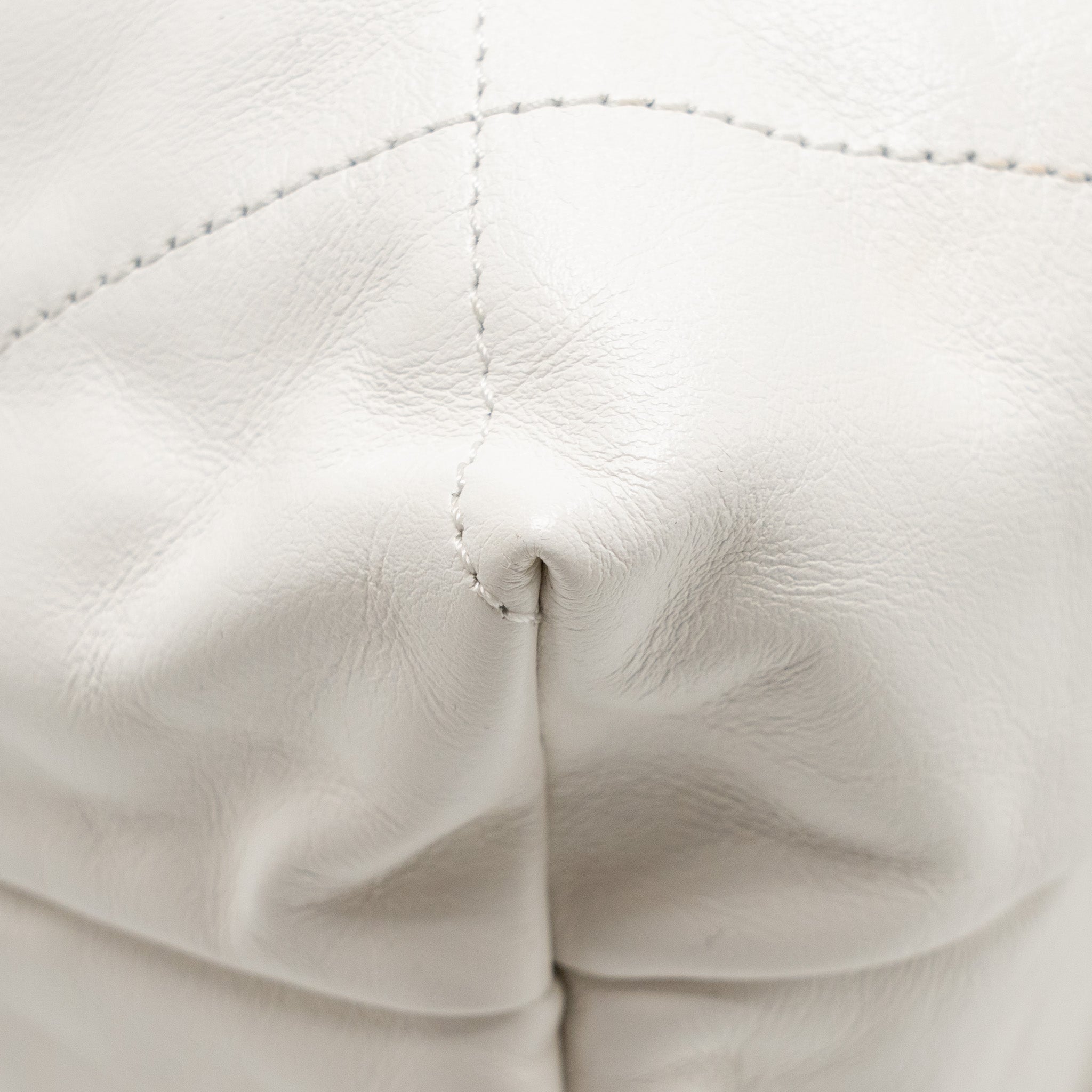 chanel-large-22-bag-shiny-calfskin-white-ghwmicrochip