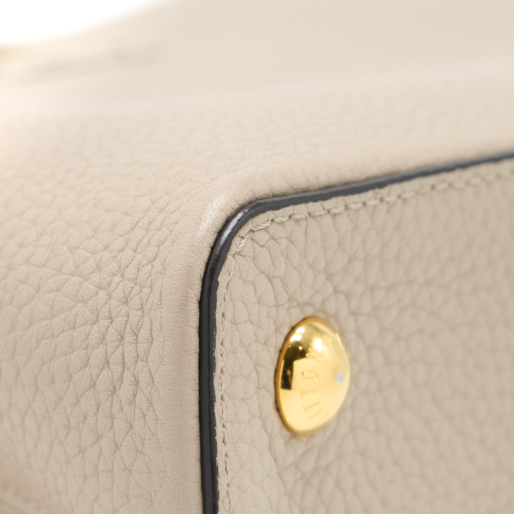 louis-vuitton-capucine-mm-taurillon-galet-ghw