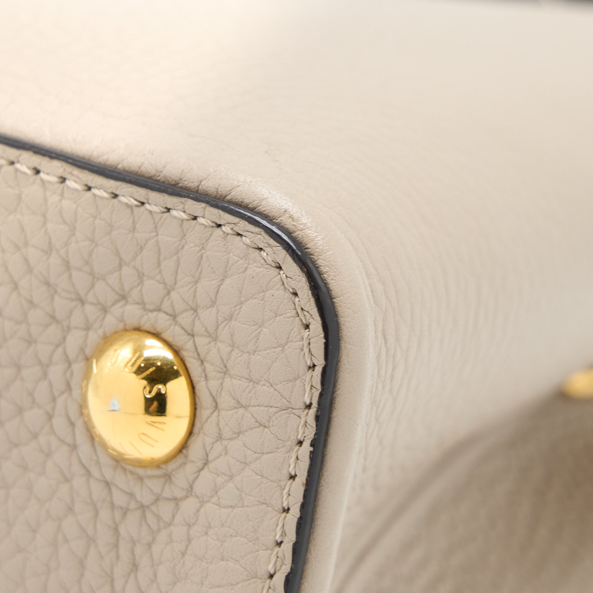 louis-vuitton-capucine-mm-taurillon-galet-ghw