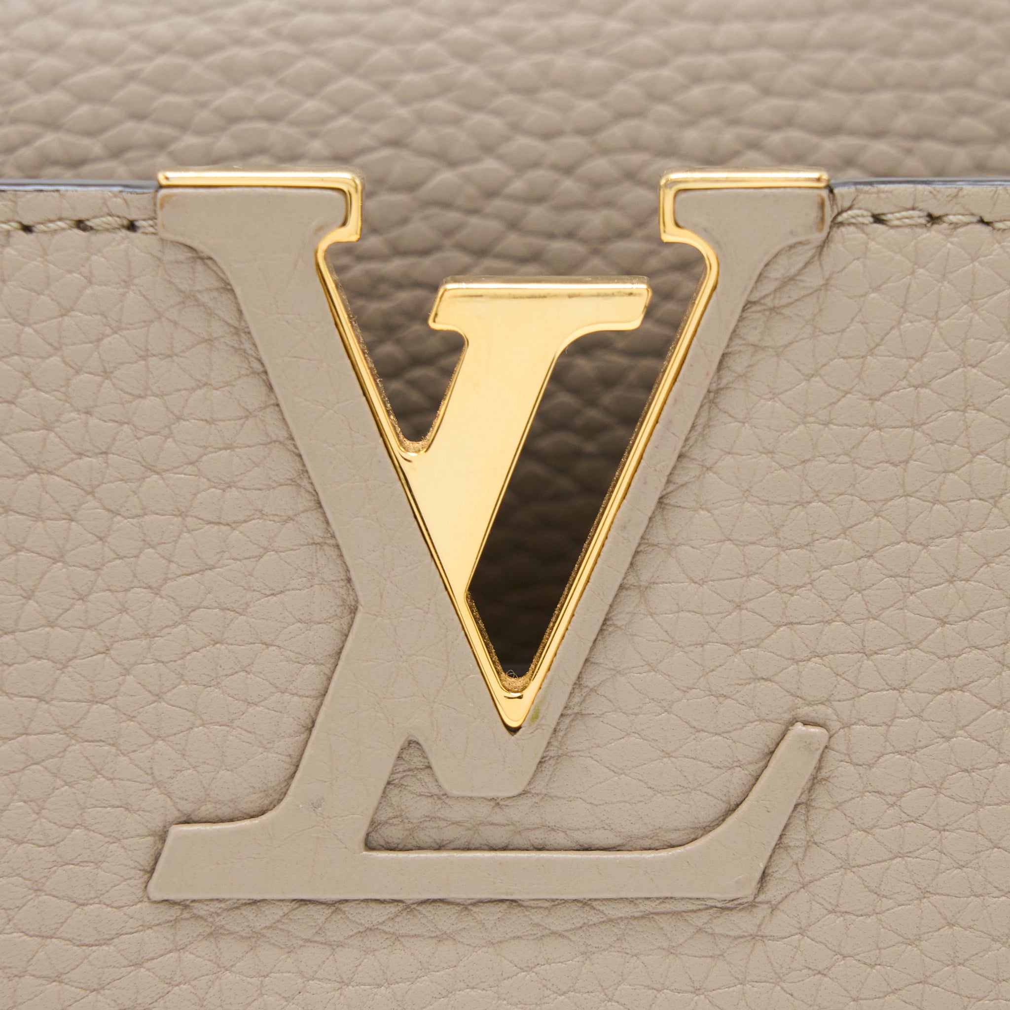 louis-vuitton-capucine-mm-taurillon-galet-ghw