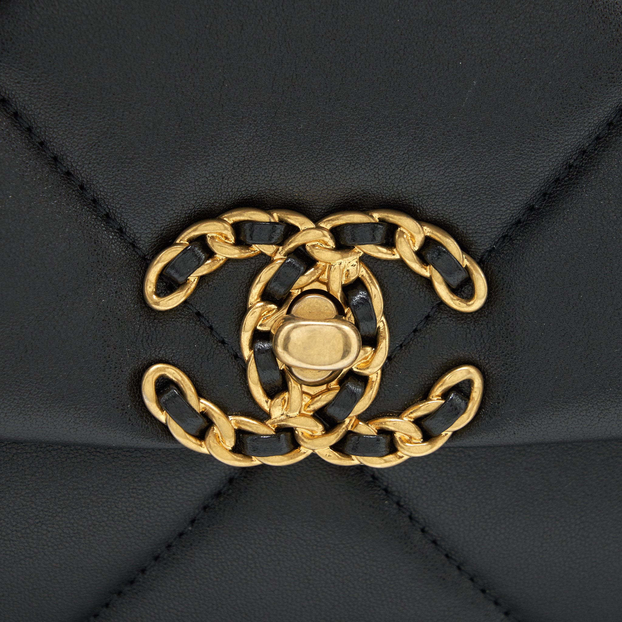 chanel-19-flap-bag-small-lambskin-black-ghw