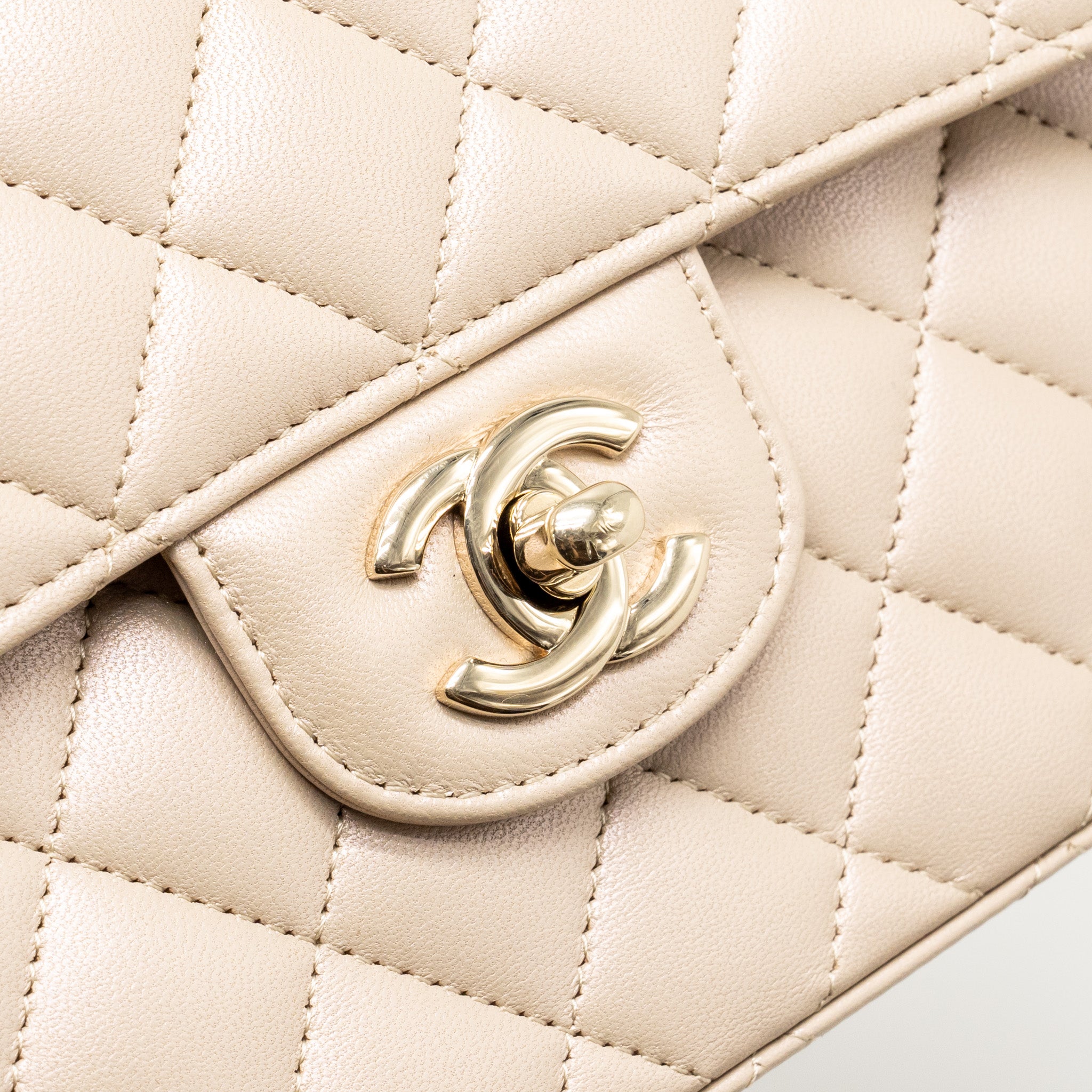 chanel-medium-classic-double-flap-bag-lambskin-iridescent-ivory-lghw-copy