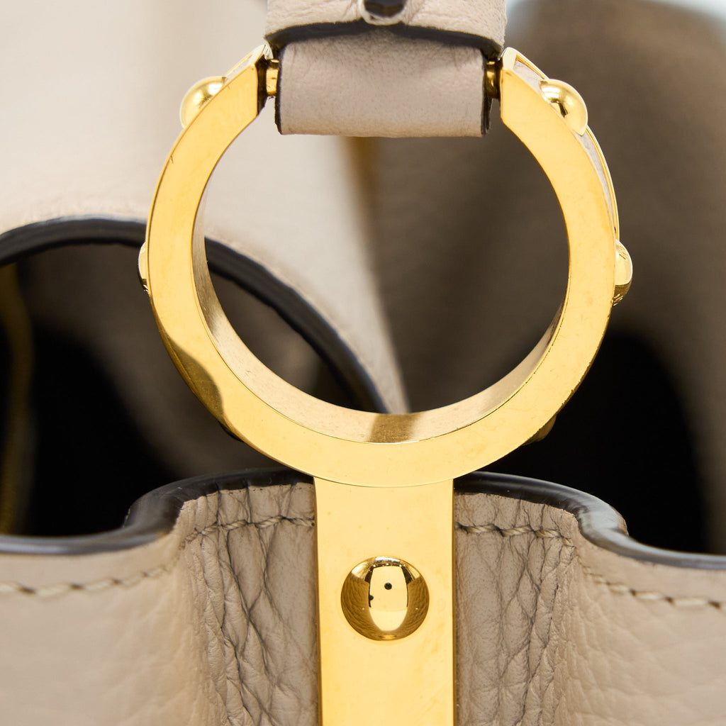 louis-vuitton-capucine-mm-taurillon-galet-ghw