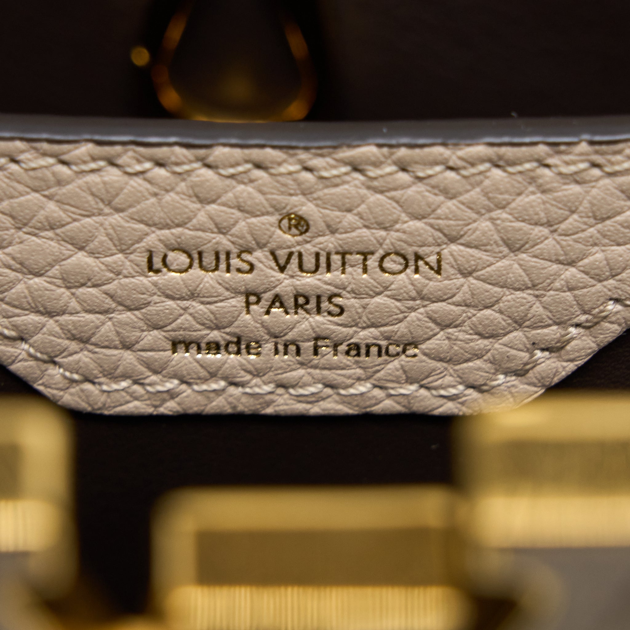 louis-vuitton-capucine-mm-taurillon-galet-ghw