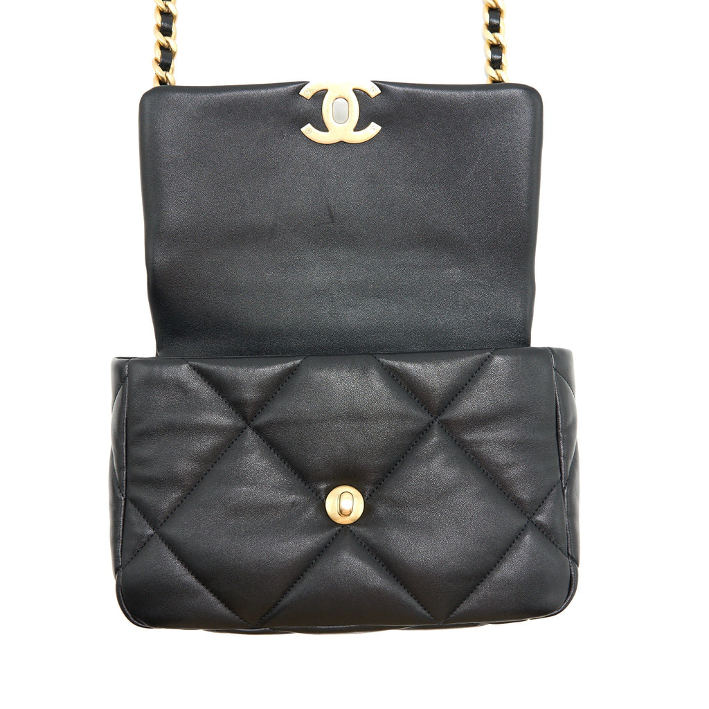 chanel-19-flap-bag-small-lambskin-black-ghw