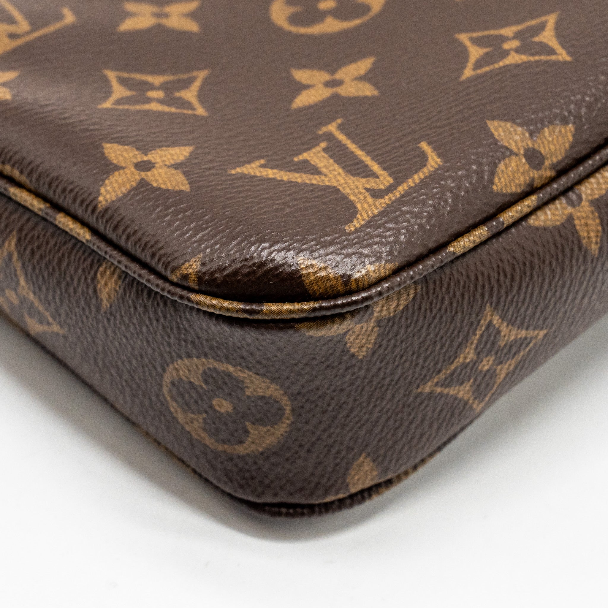 louis-vuitton-pochette-accessories-monogram-canvas-ghw-7