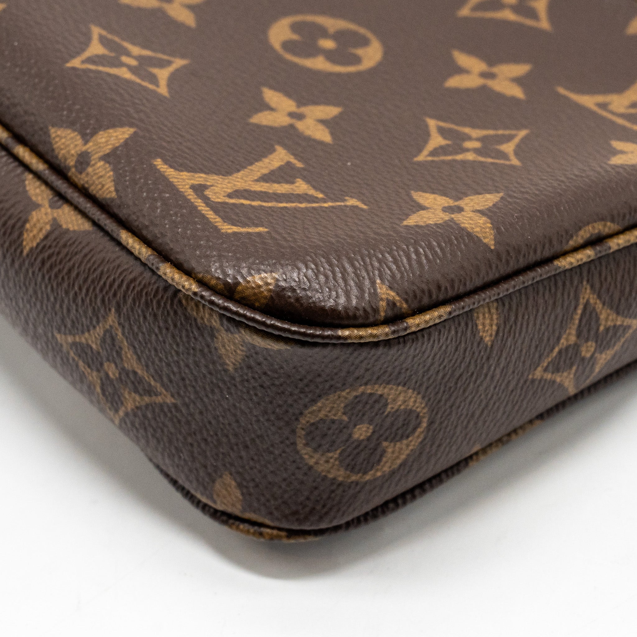 louis-vuitton-pochette-accessories-monogram-canvas-ghw-7