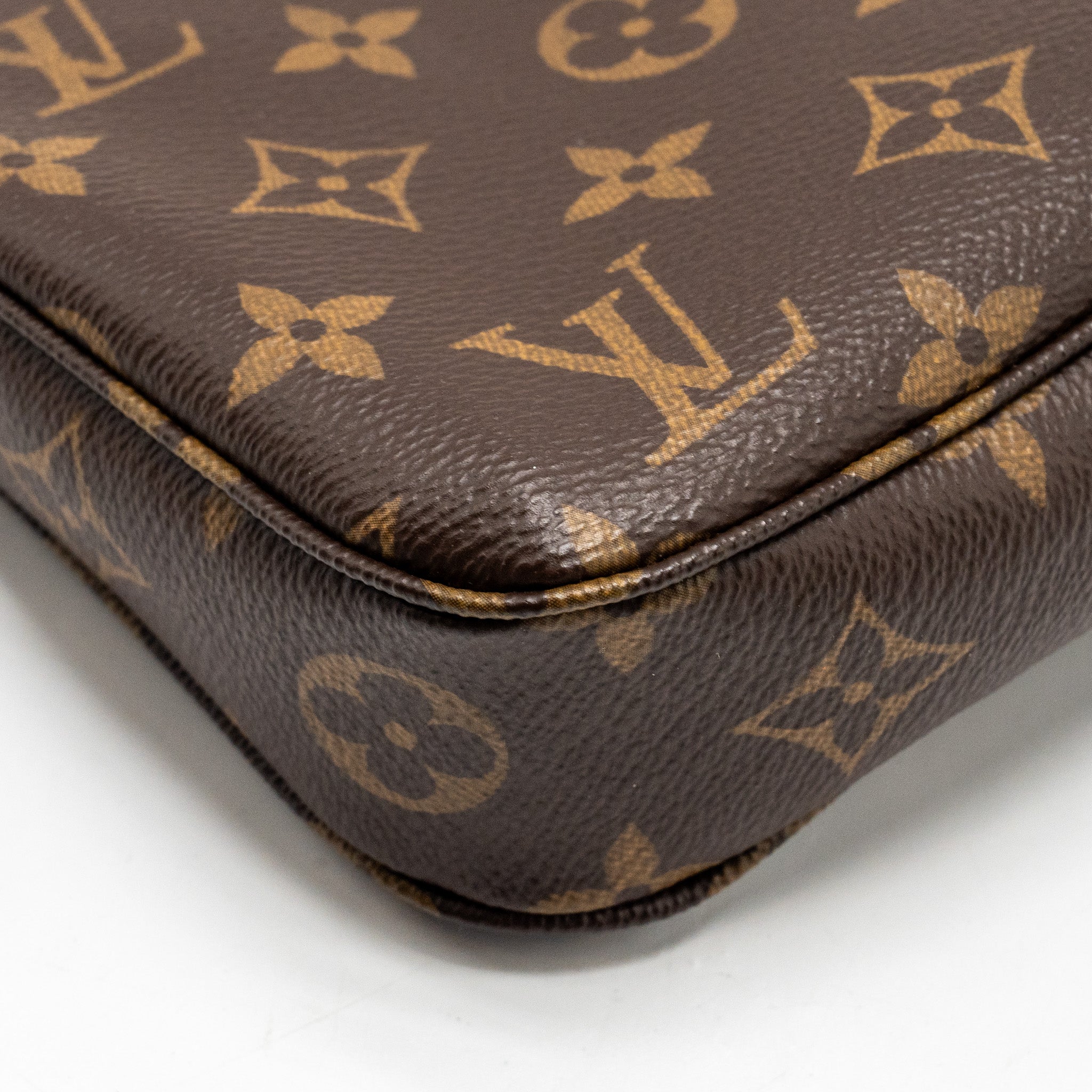 louis-vuitton-pochette-accessories-monogram-canvas-ghw-7