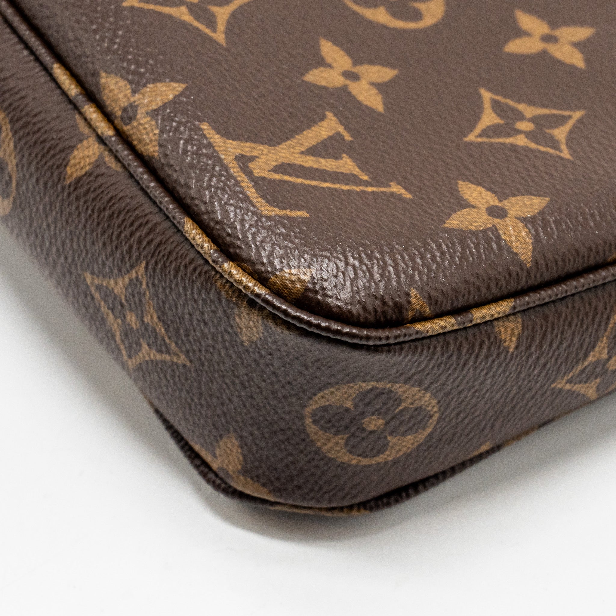 louis-vuitton-pochette-accessories-monogram-canvas-ghw-7