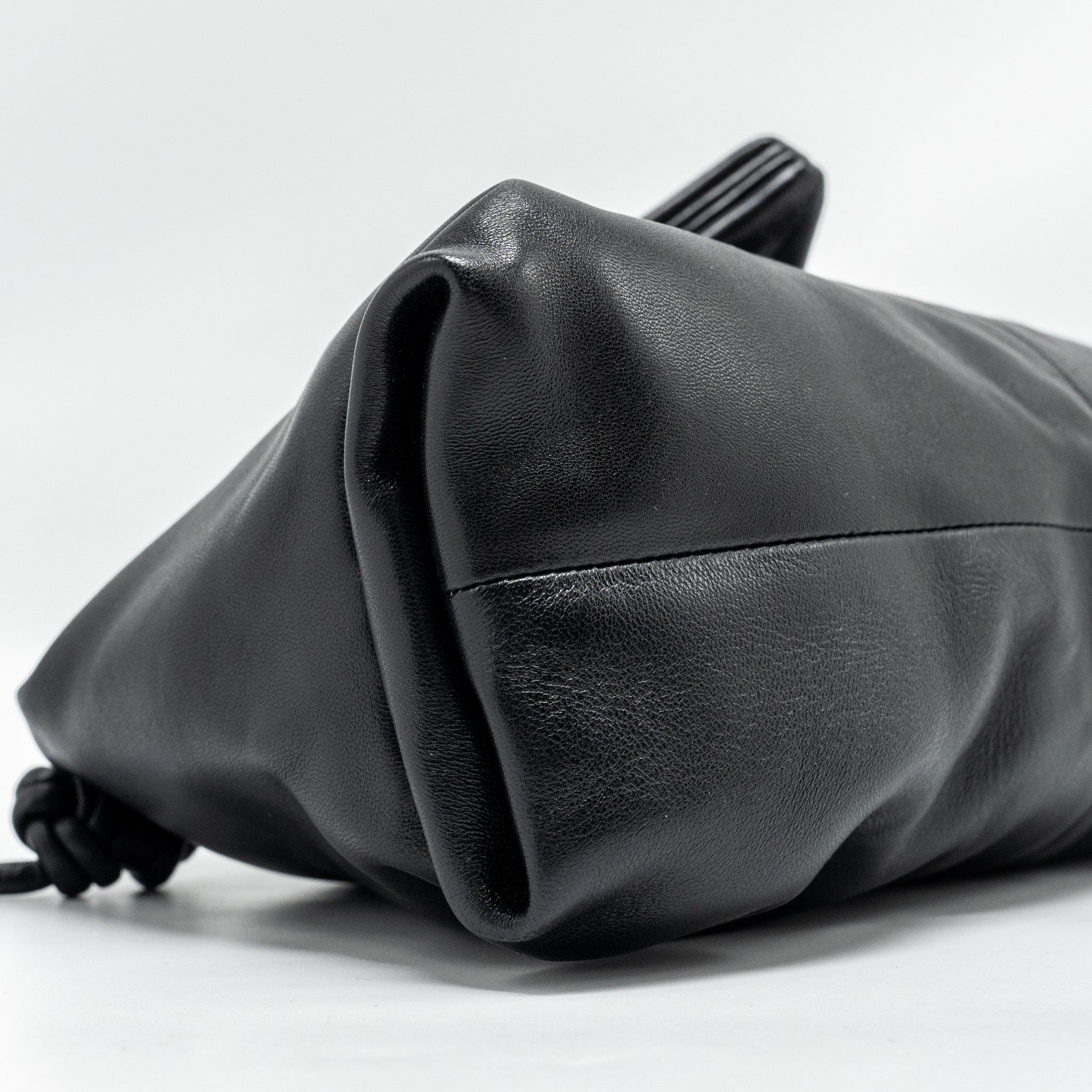 bottega-veneta-trine-envelop-clutch-leather-black-shw
