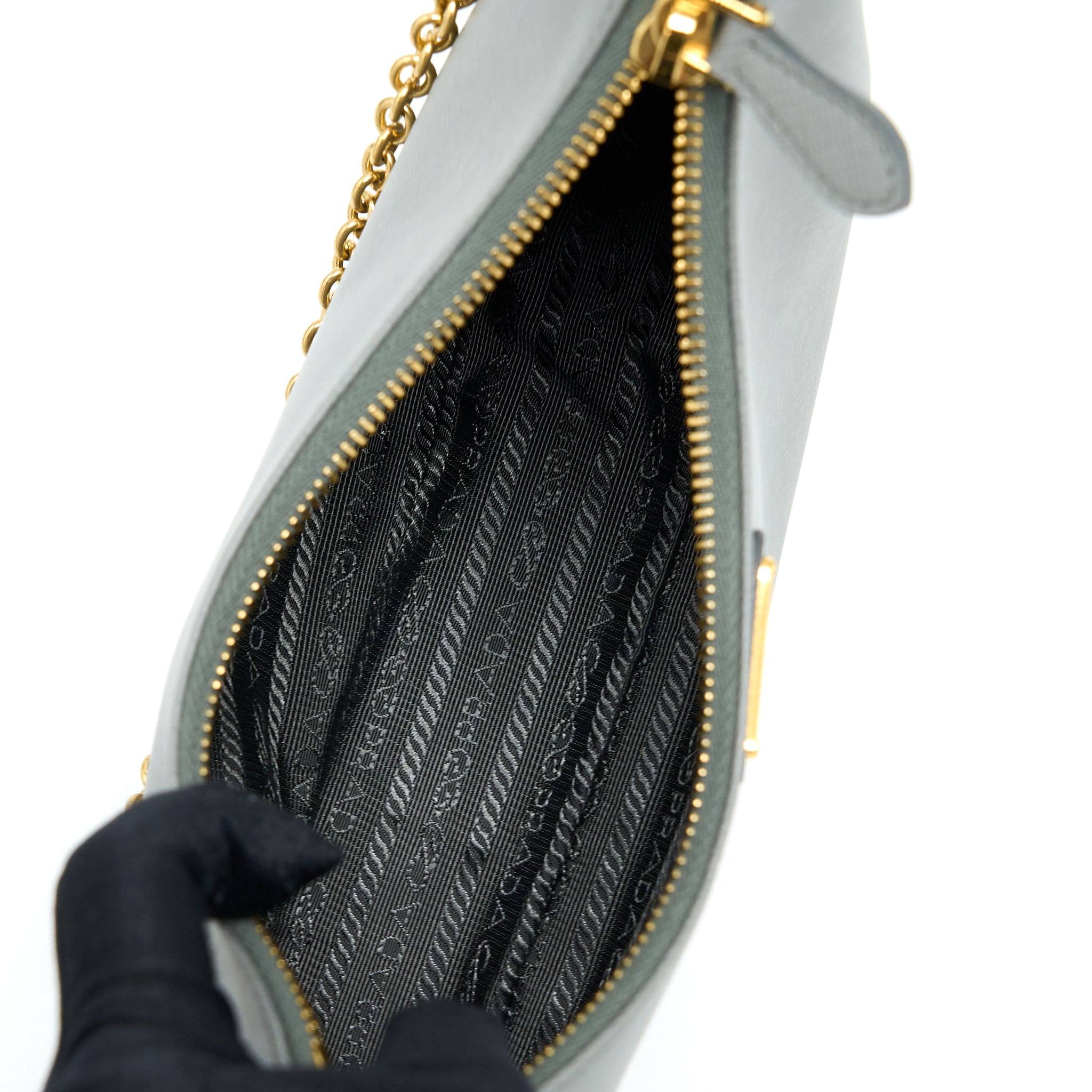 prada-re-edition-2005-saffiano-grey-ghw