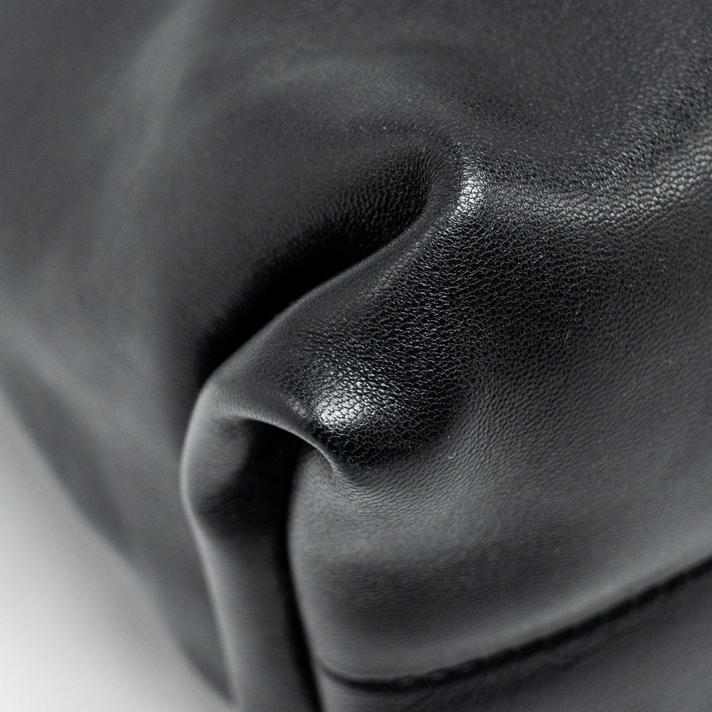 bottega-veneta-trine-envelop-clutch-leather-black-shw