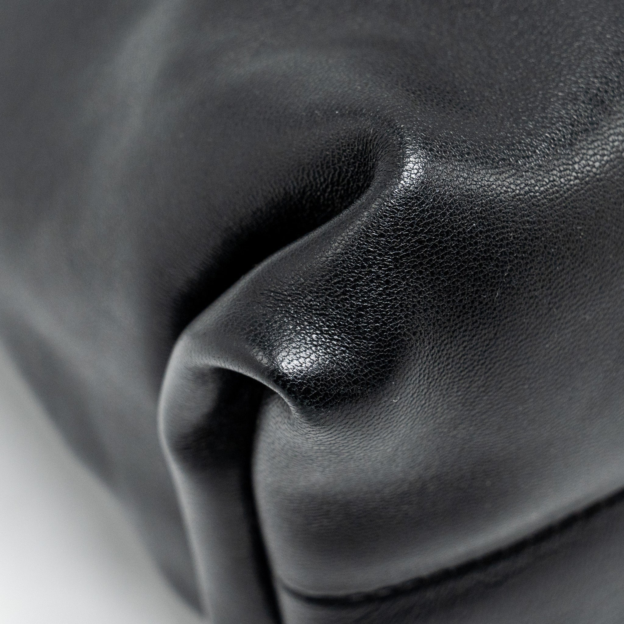 bottega-veneta-trine-envelop-clutch-leather-black-shw