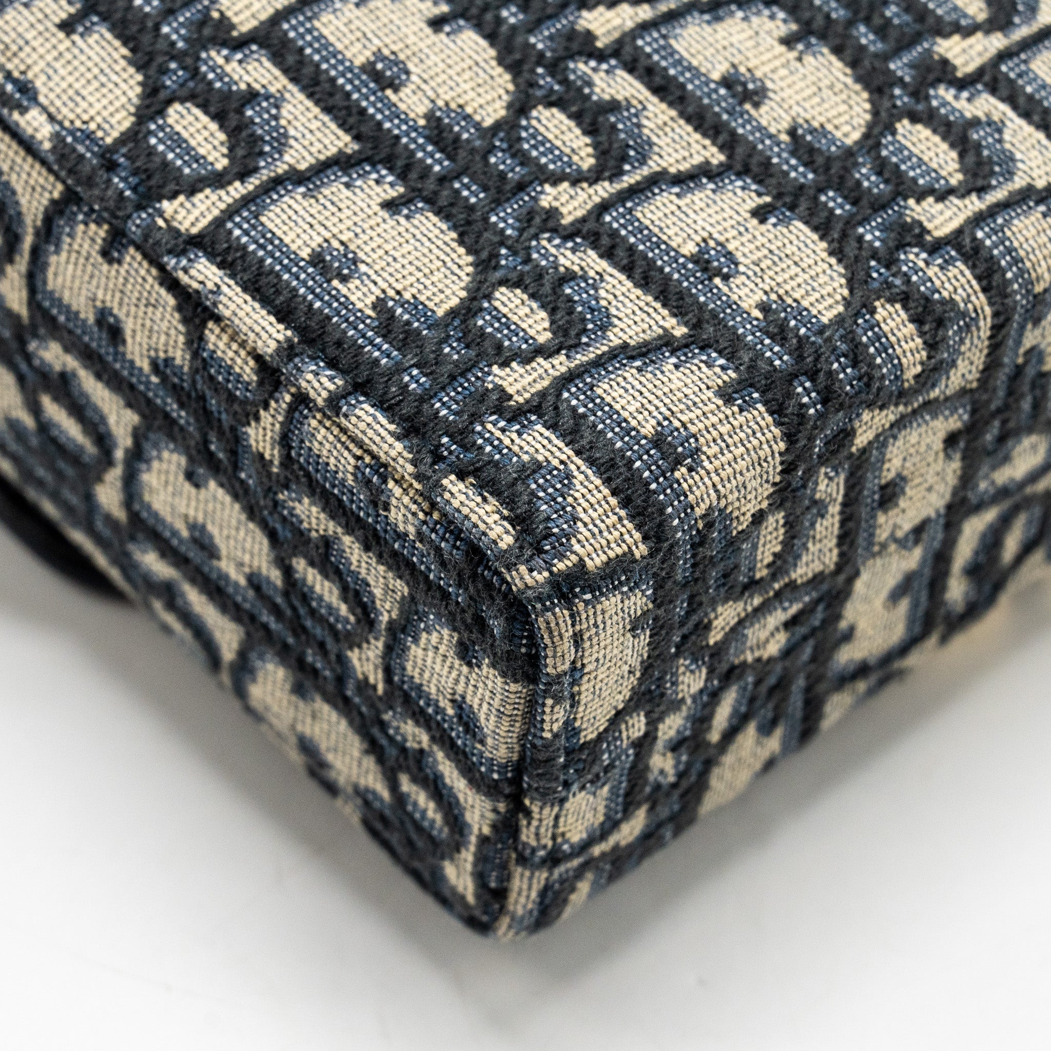 dior-30-montaigne-box-blue-oblique-jacquard-ghw-2
