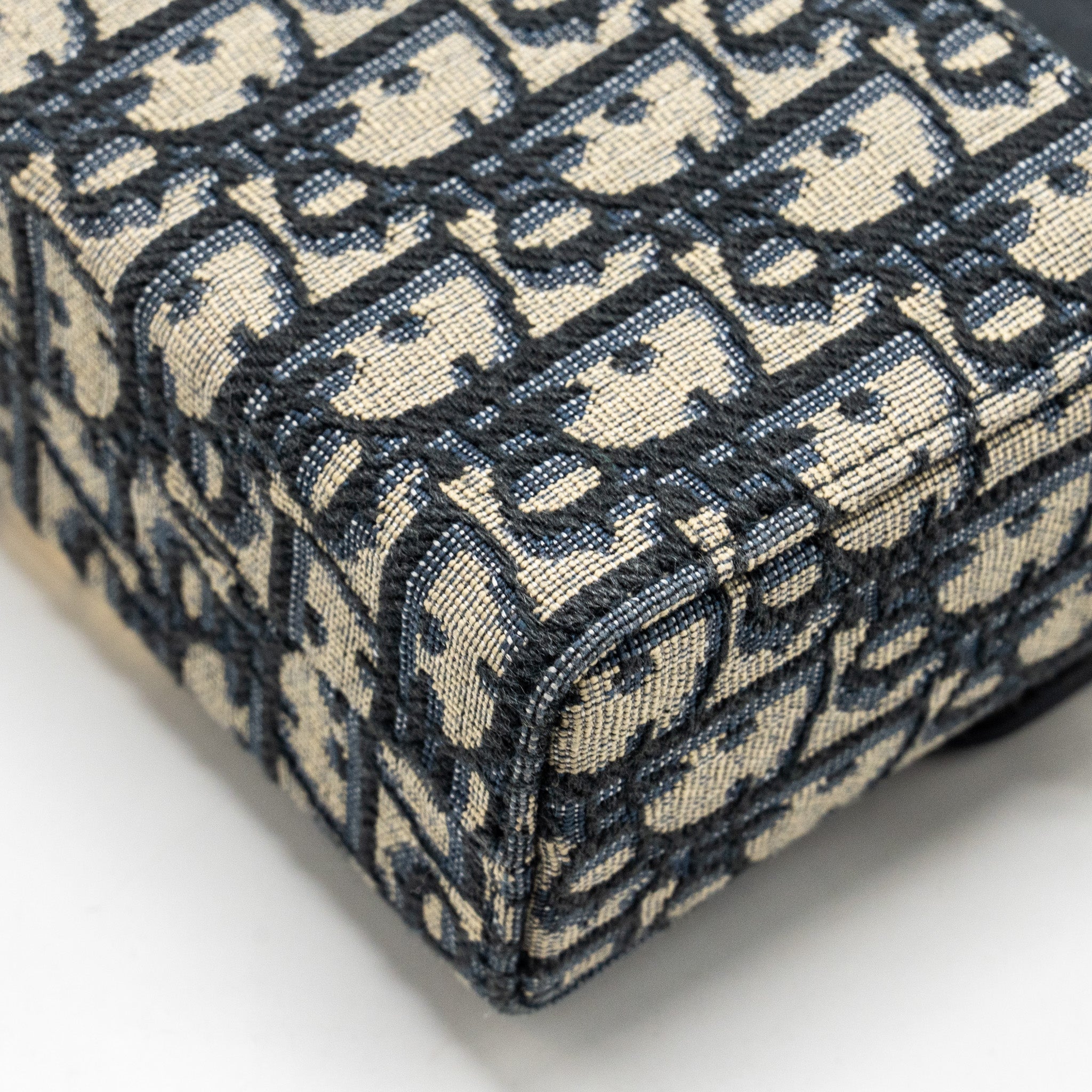 dior-30-montaigne-box-blue-oblique-jacquard-ghw-2