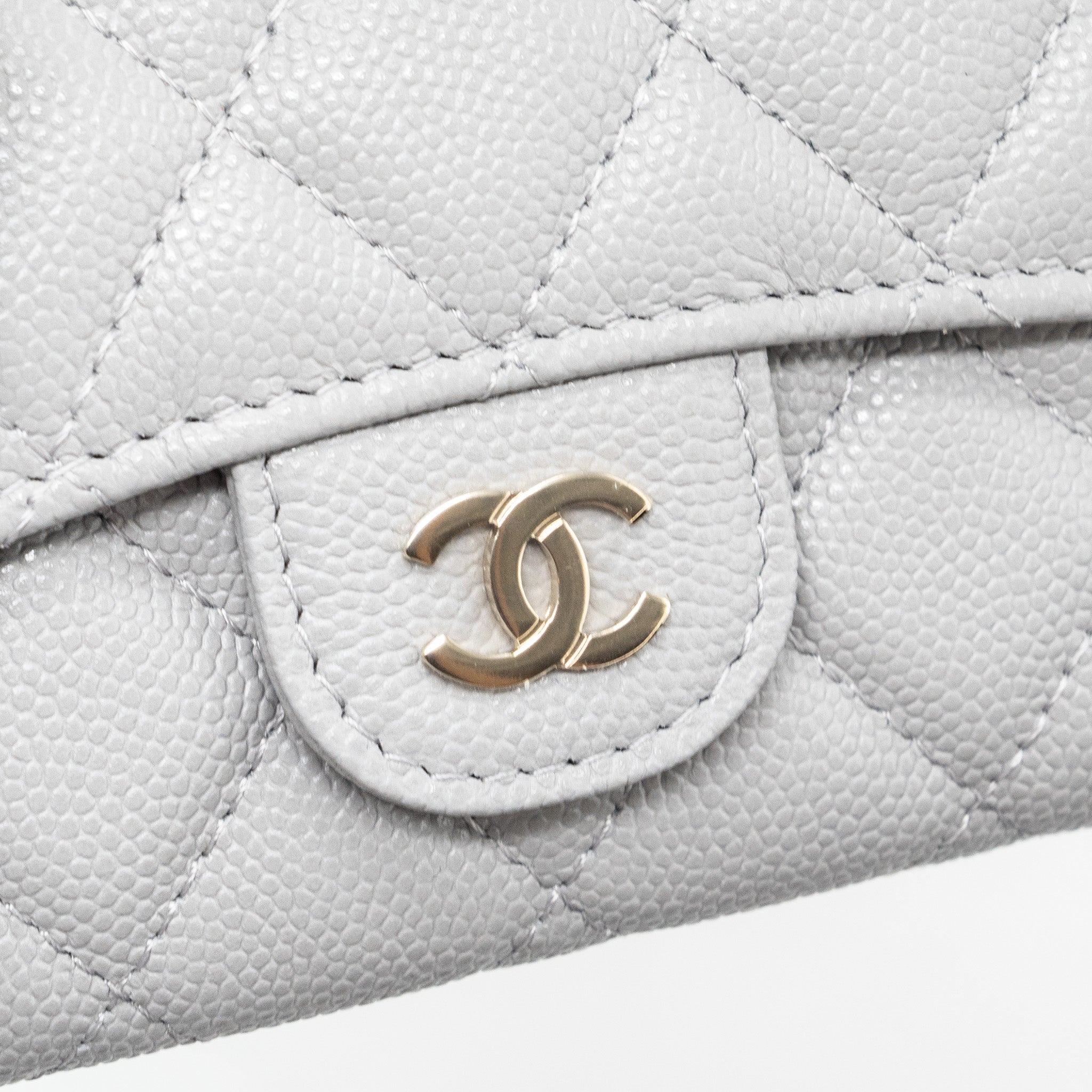 chanel-classic-flap-card-holder-caviar-light-grey