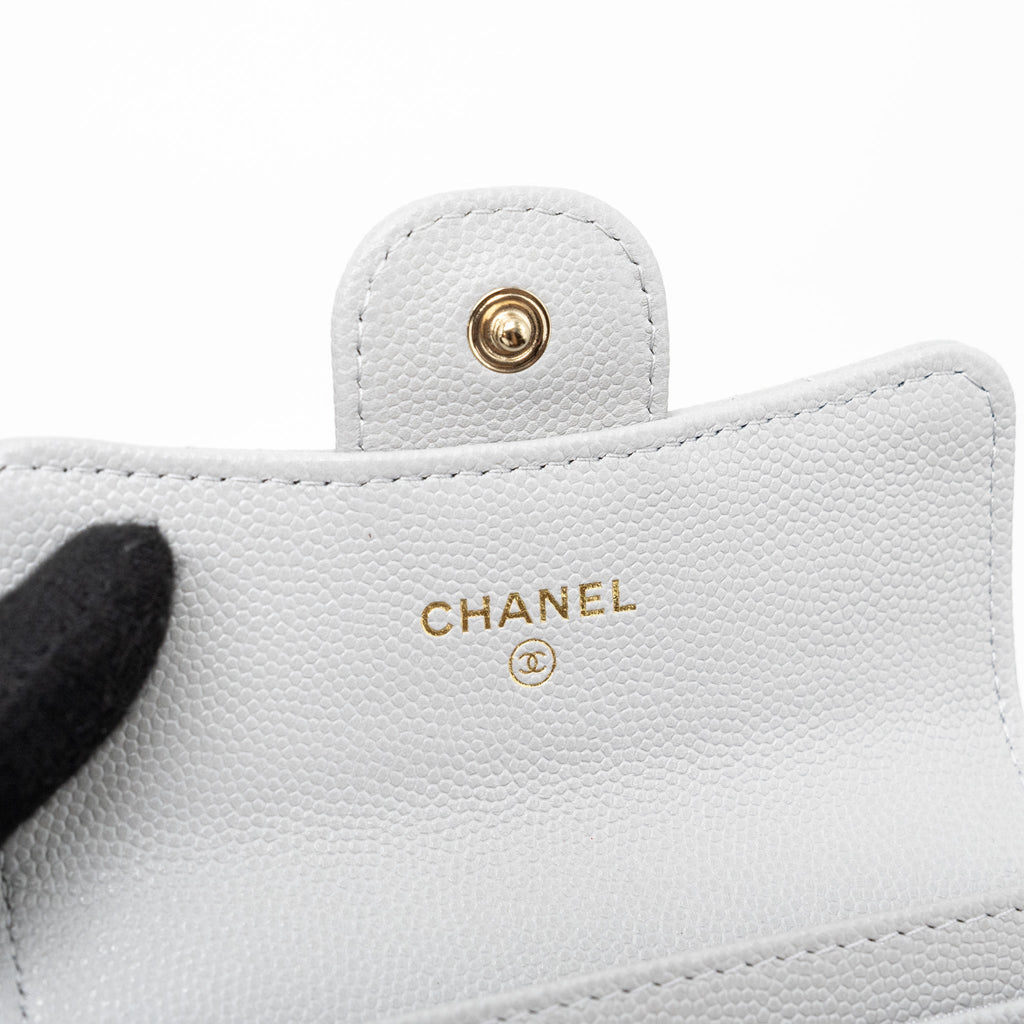 chanel-classic-flap-card-holder-caviar-light-grey