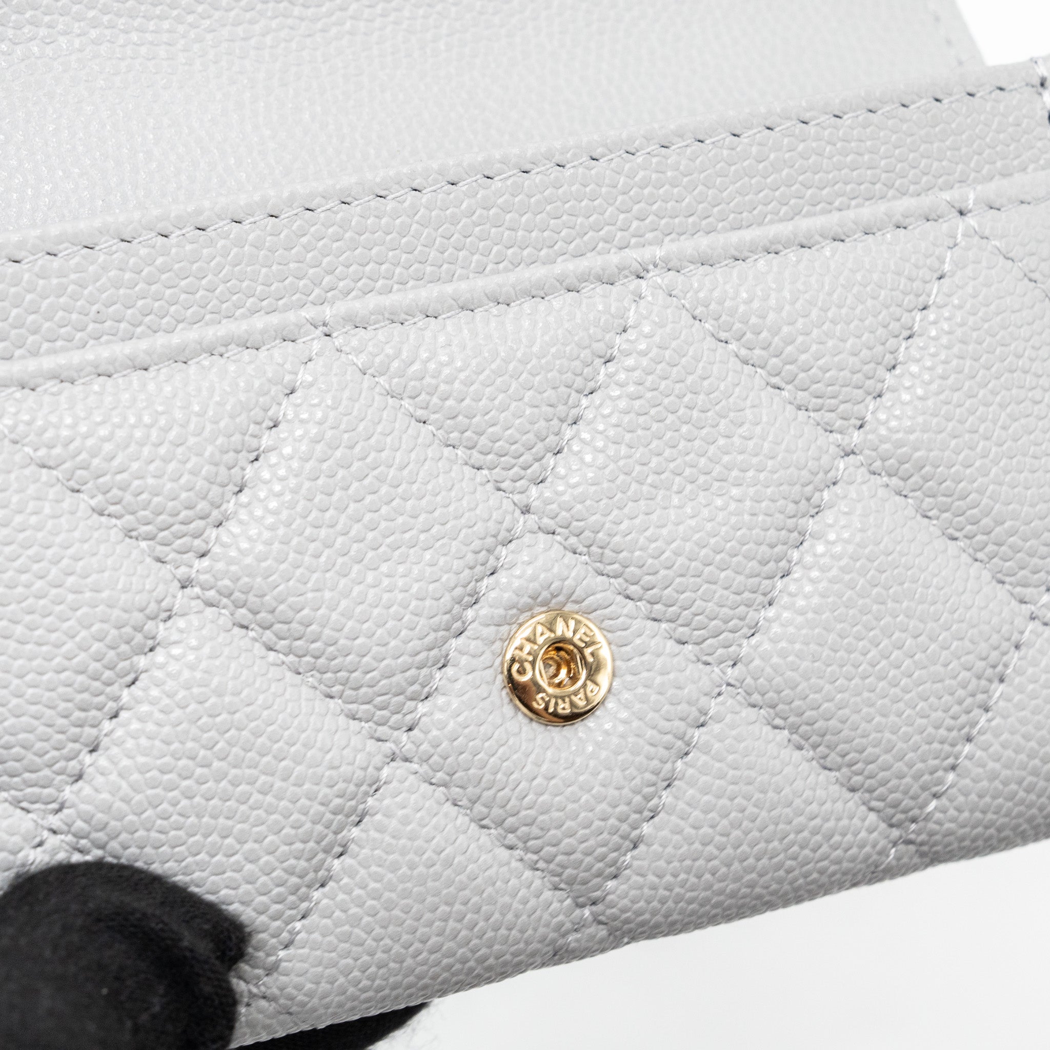 chanel-classic-flap-card-holder-caviar-light-grey