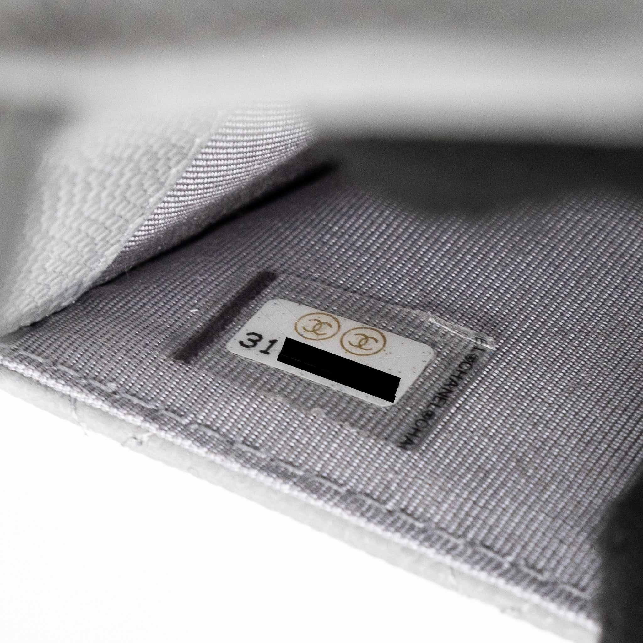 chanel-classic-flap-card-holder-caviar-light-grey