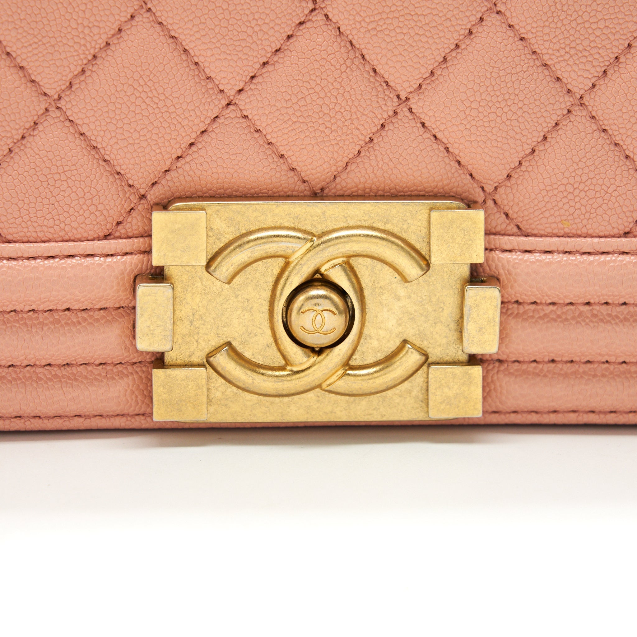 chanel-medium-boy-chanel-bag-caviar-pink-ghw