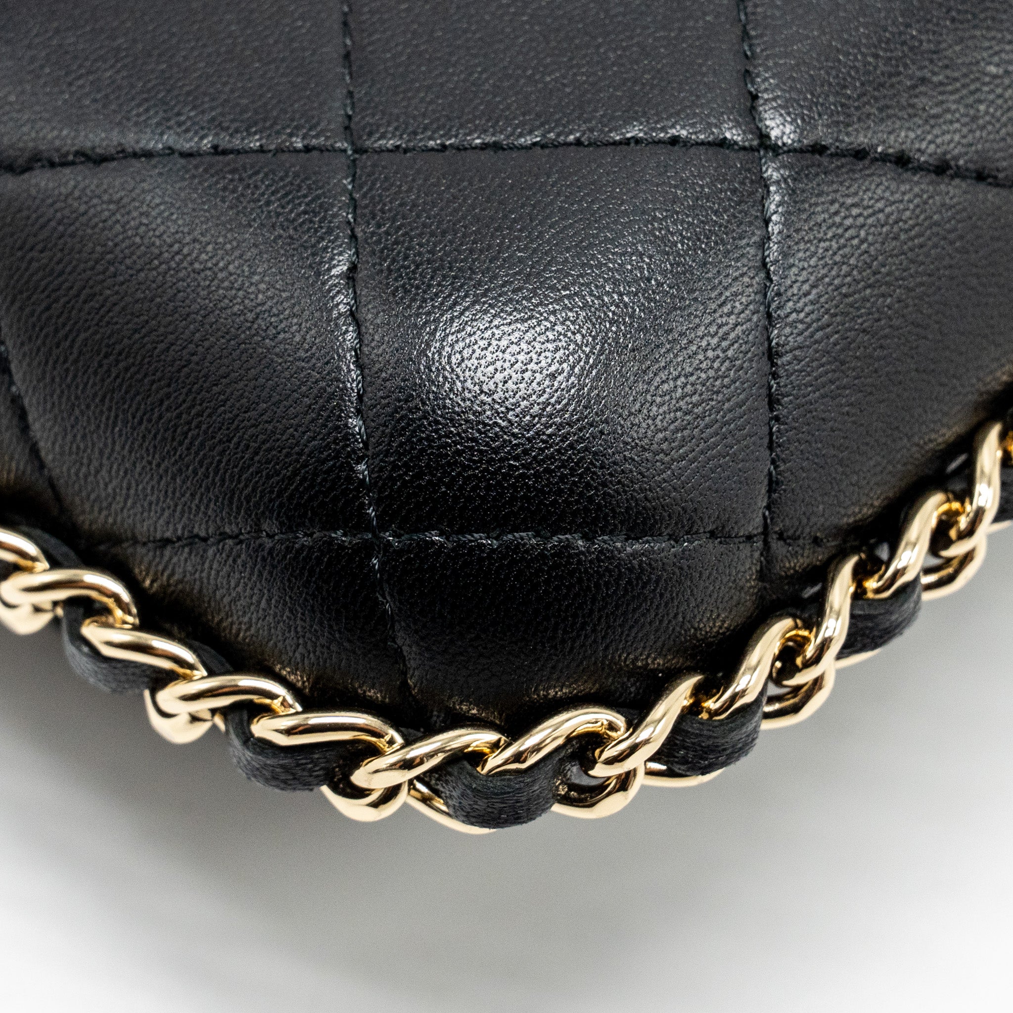 chanel-22a-phone-case-mini-wallet-on-chain-lambskin-black-lghw-microchip-copy